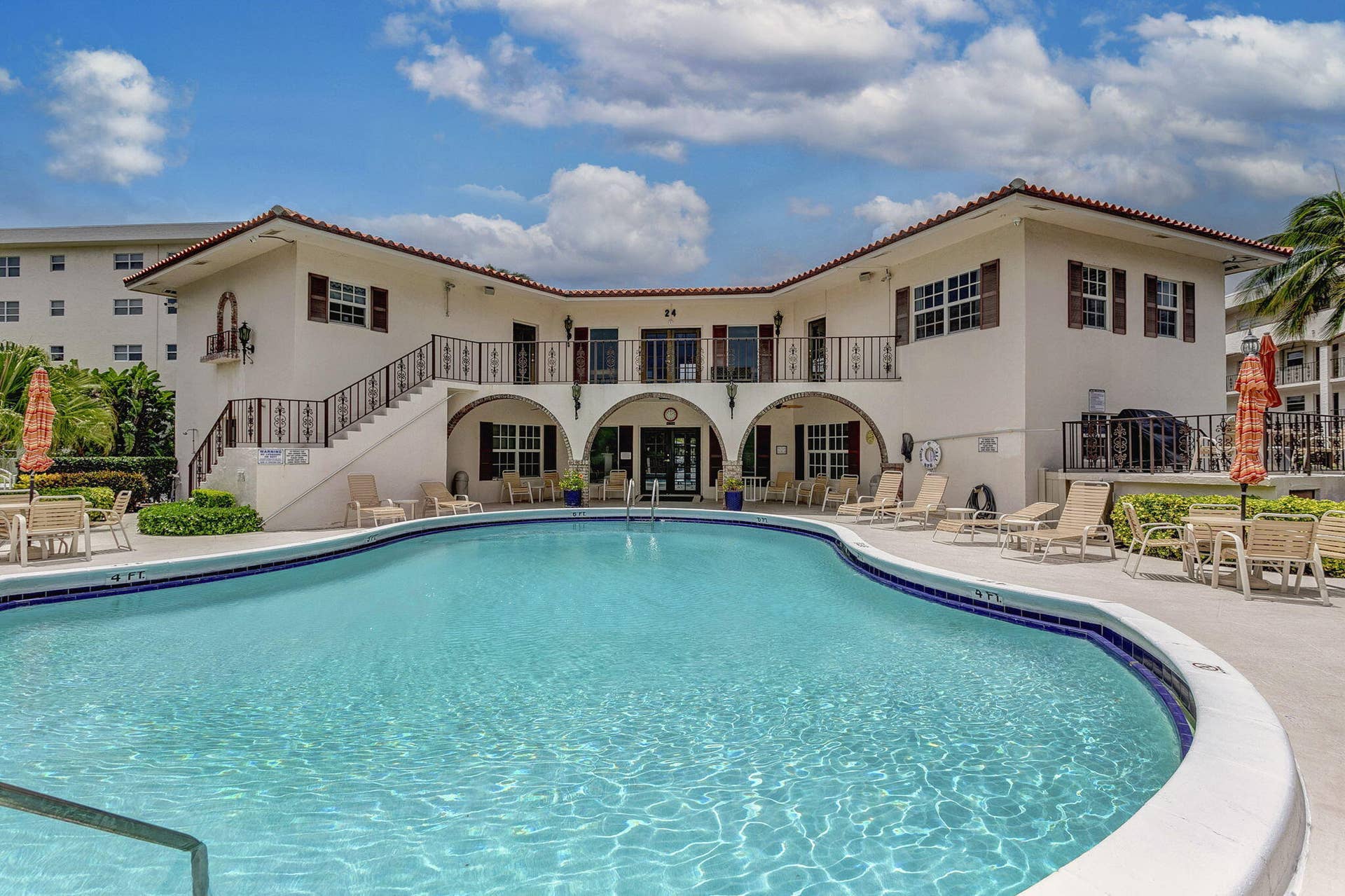 28 Yacht Club Drive, #309, North Palm Beach, FL 33408 Poolside