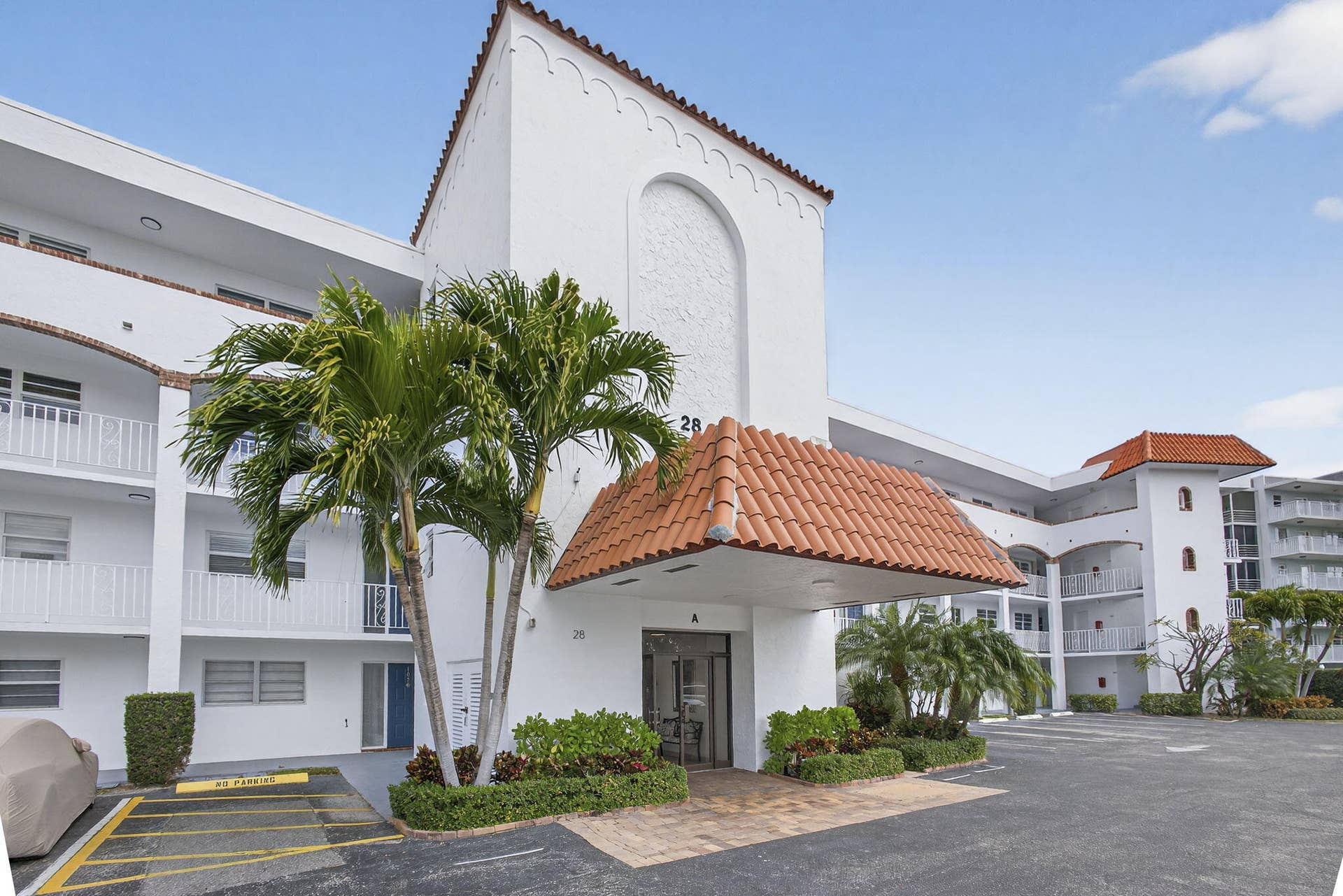 28 Yacht Club Drive, #309, North Palm Beach, FL 33408 Building Front