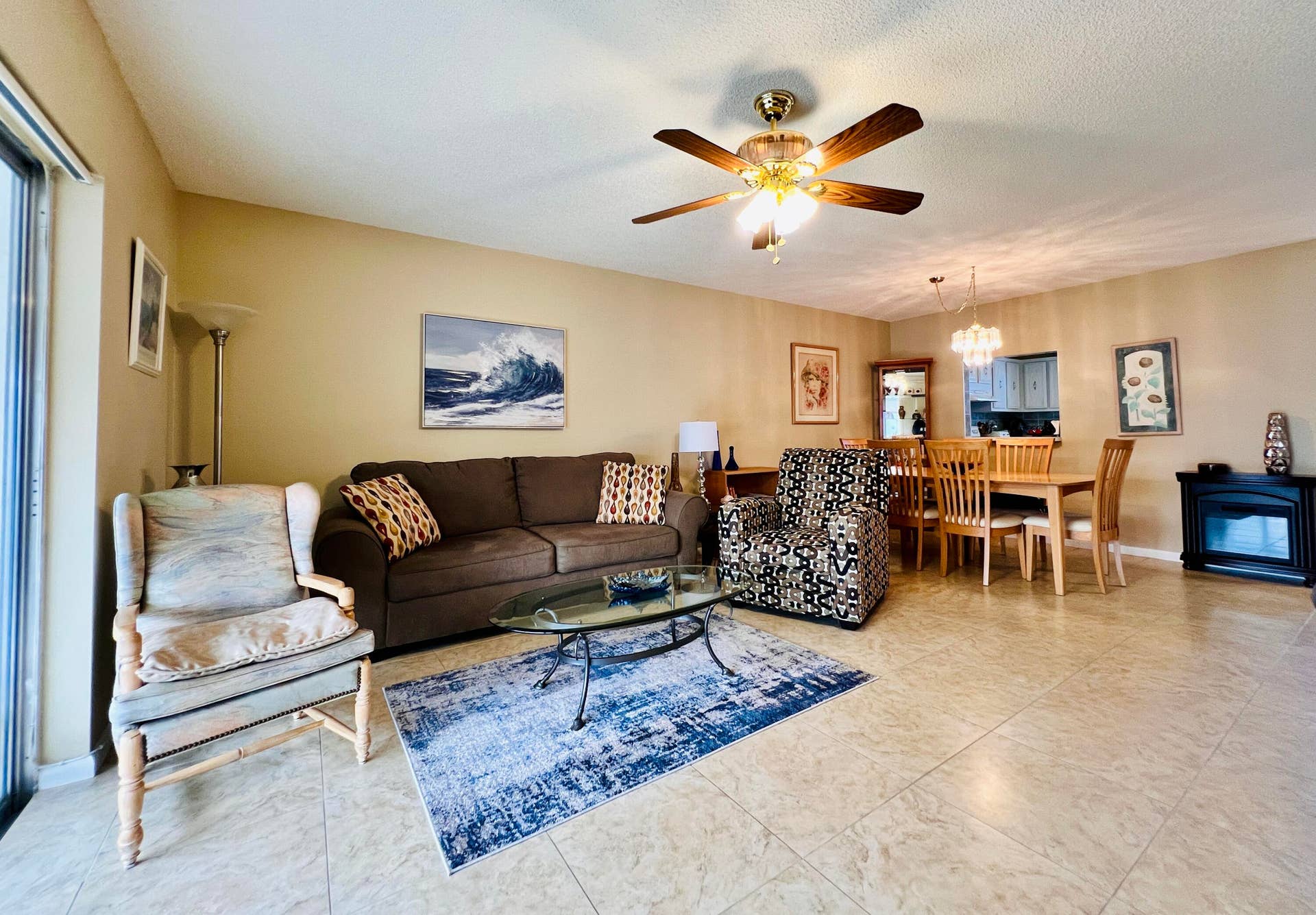 203 Oxford 500, West Palm Beach, FL 33417 Elegant & Oversized 1/1.5 in 55+ Century Village! Beautifully Maintained With an In Unit Washer & Dryer! PET FRIENDLY Building Too!!!!