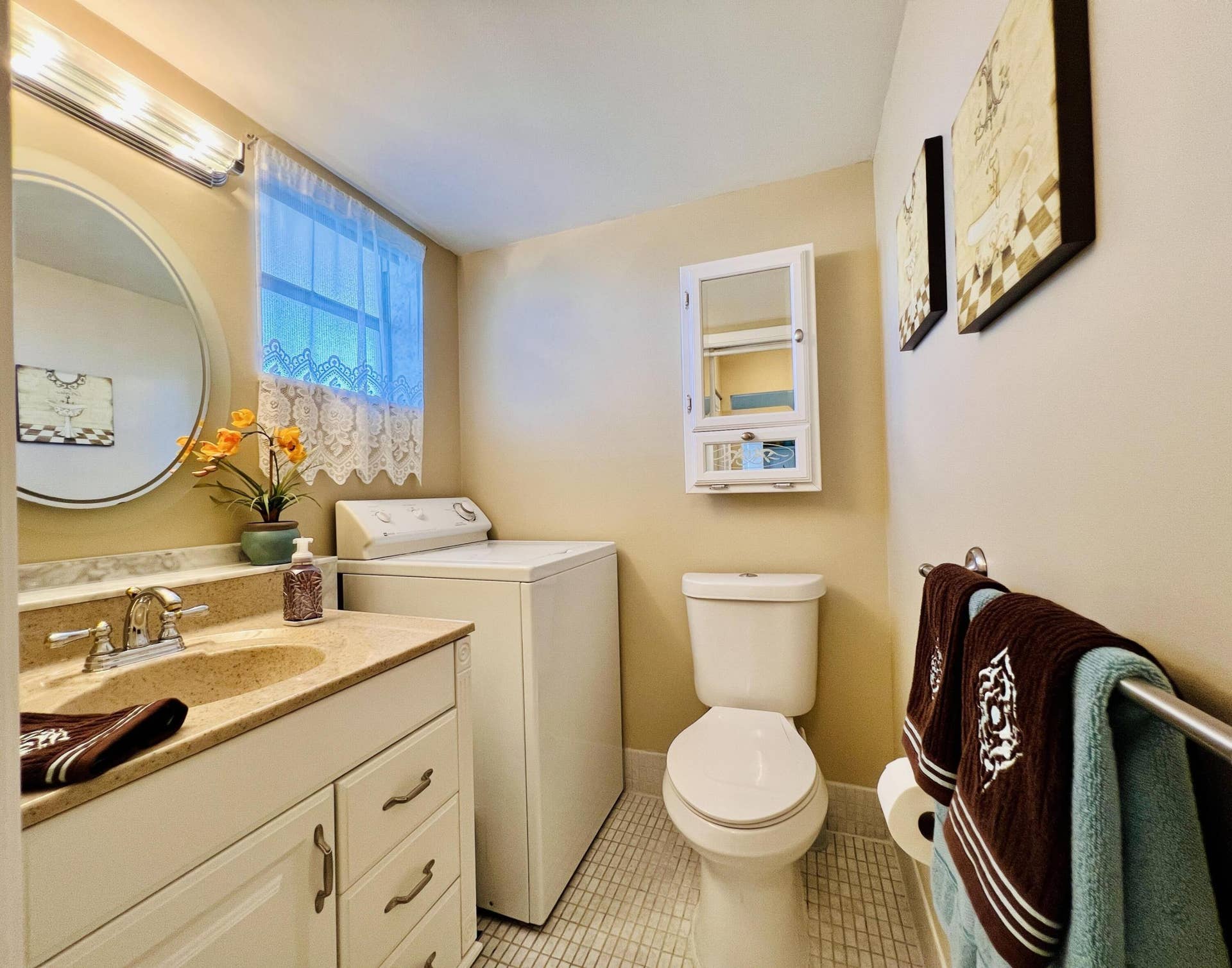 203 Oxford 500, West Palm Beach, FL 33417 Guest Half Bath With Full Sized Washing Machine (Full Size Dryer is on the Lanai)