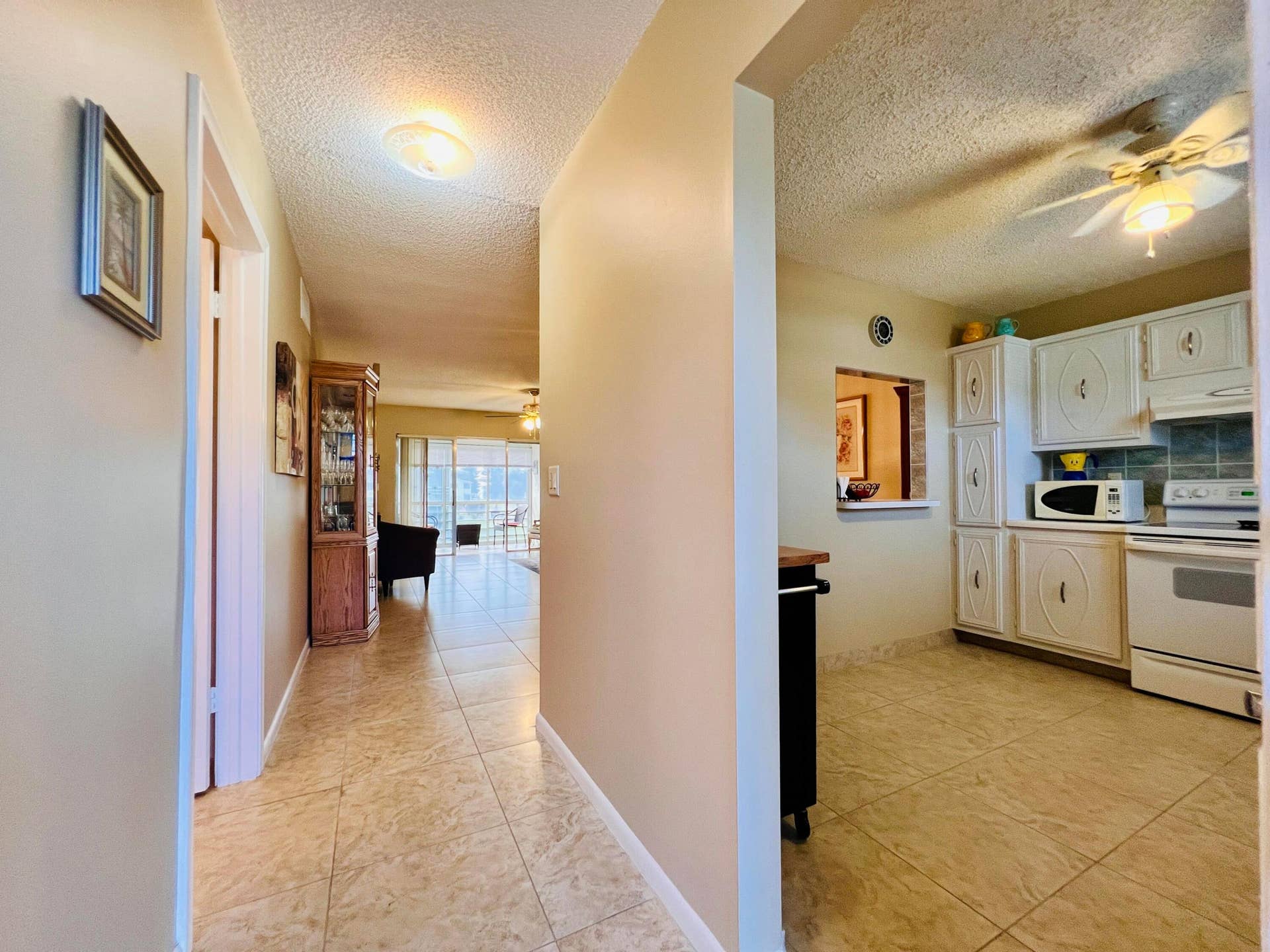 203 Oxford 500, West Palm Beach, FL 33417 Gracious Floor Plan With Foyer Entry!