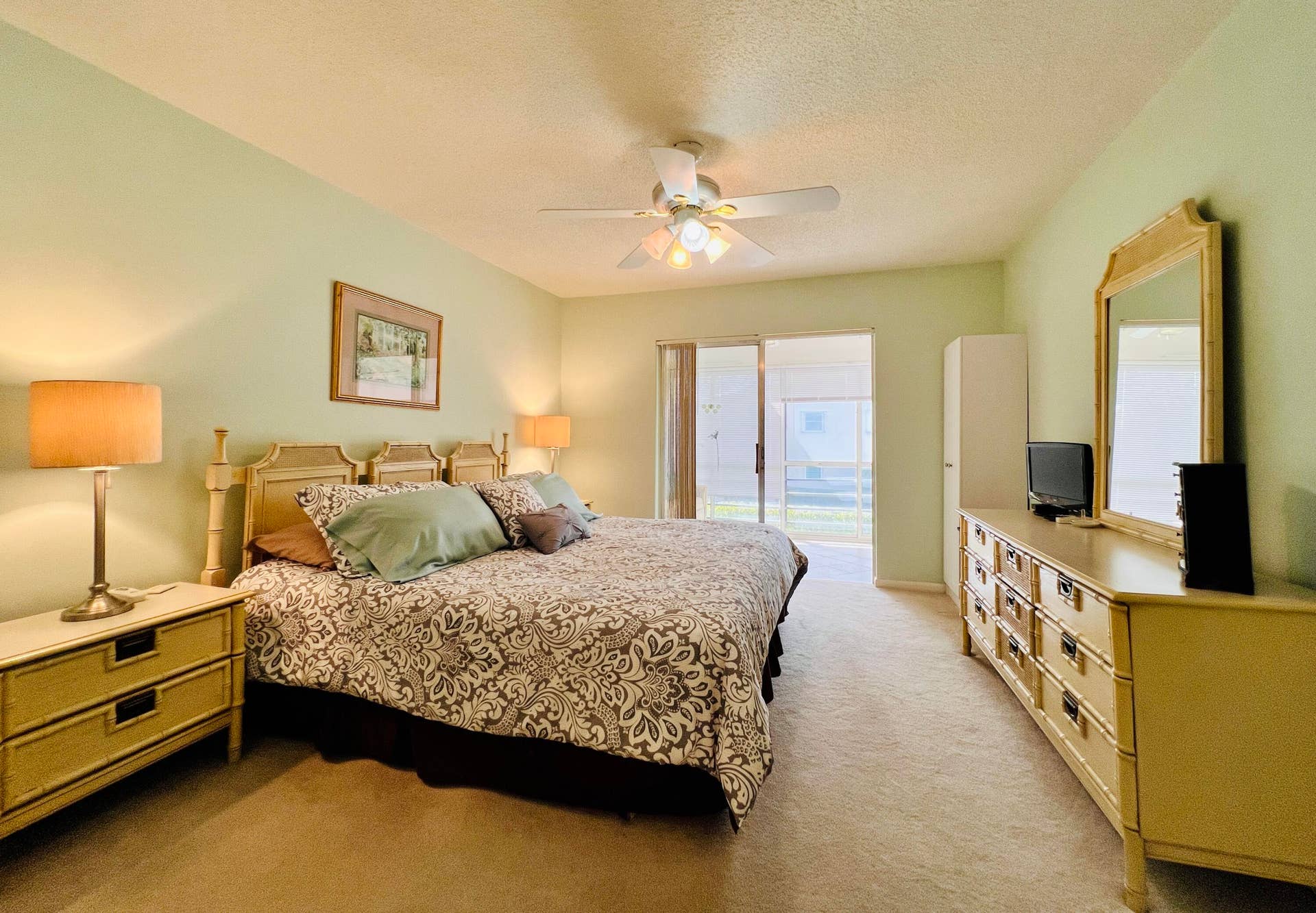 203 Oxford 500, West Palm Beach, FL 33417 Spacious Bedroom Suite With Full Ensuite Bath and