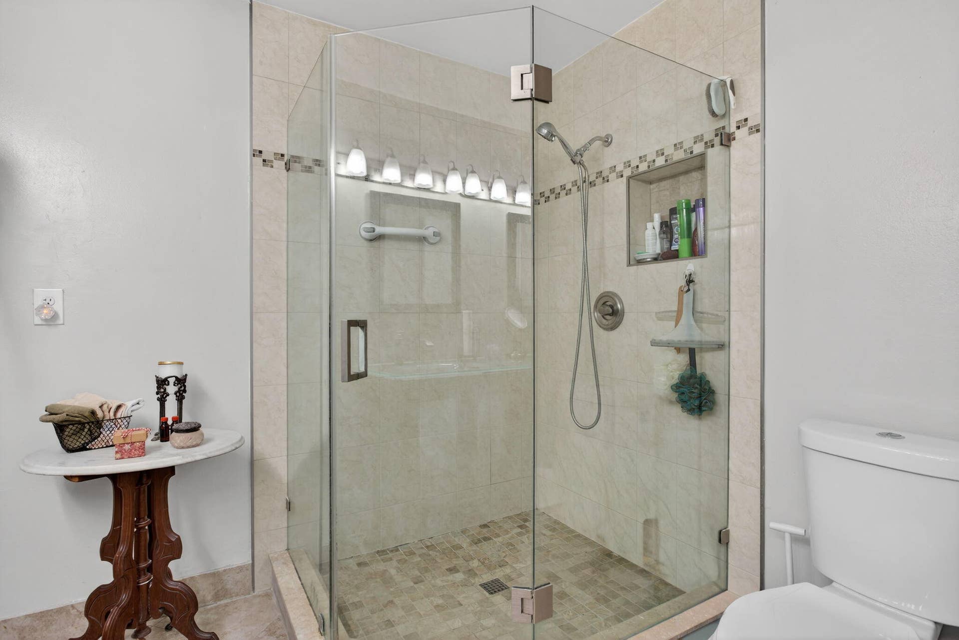 Spacious Primary Bath