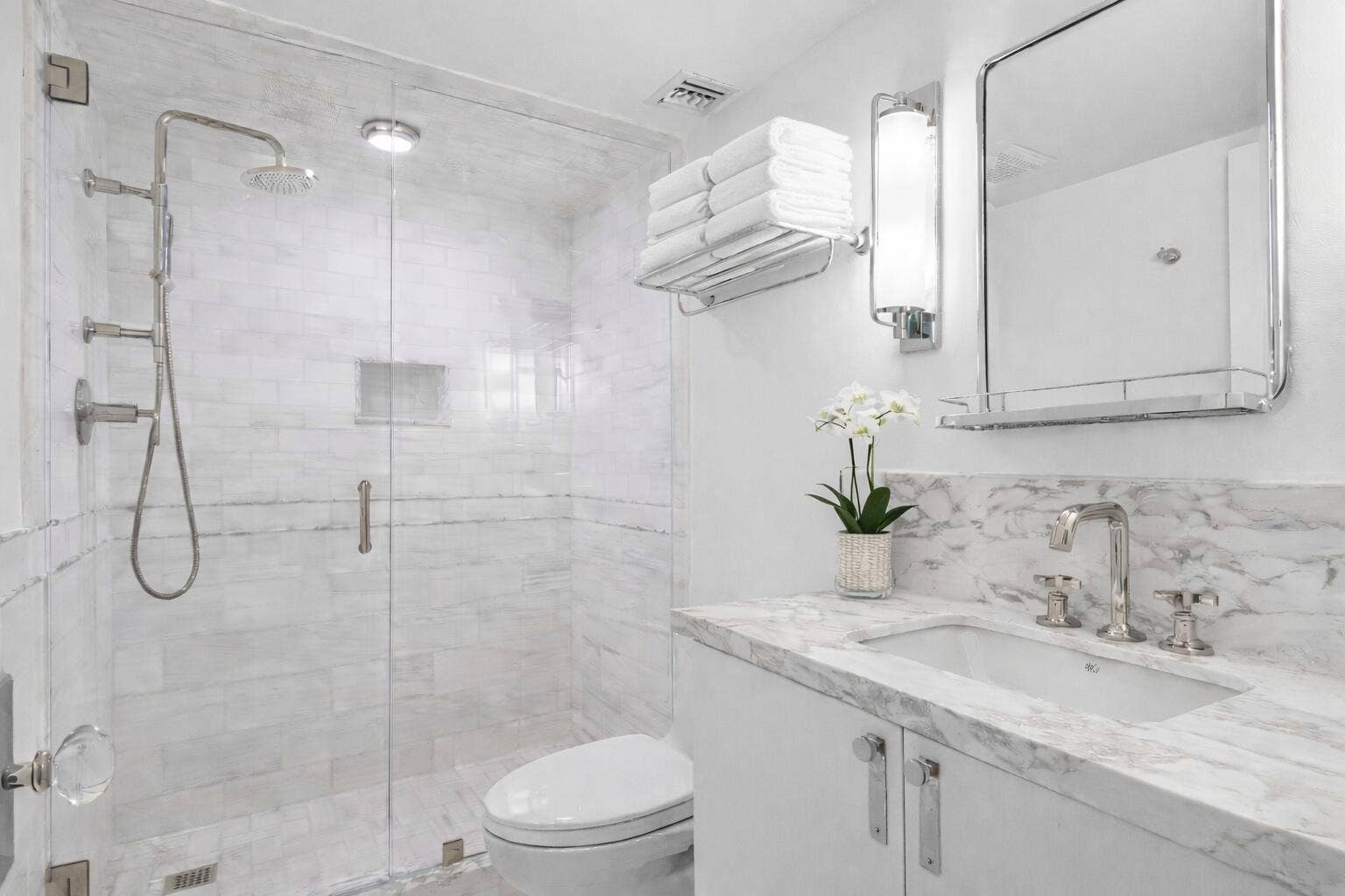 2nd Guest Full Luxury Bathroom