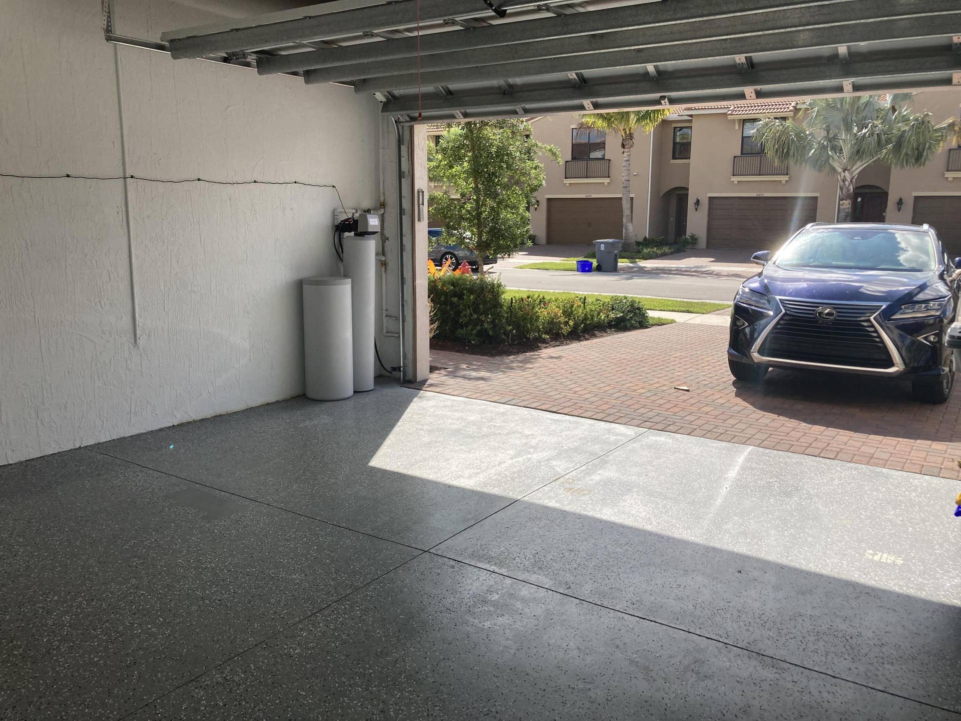 OVERSIZED GARAGE