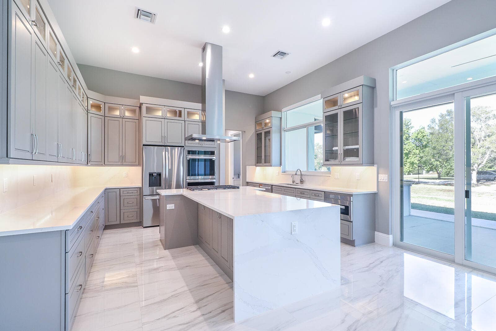 7595 155th Place N, Palm Beach Gardens, FL 33418 10-Kitchen