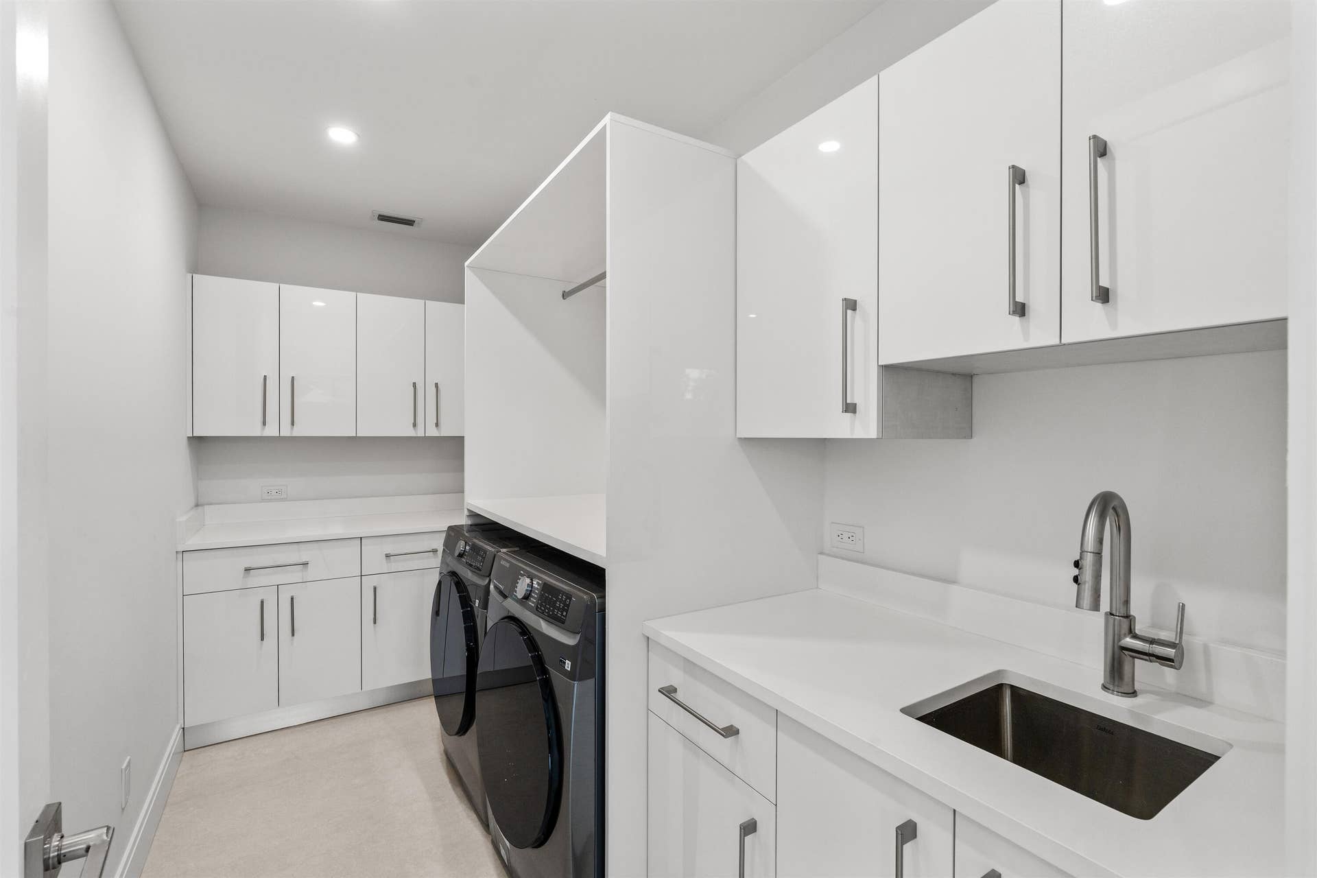 417 Lake Drive, Delray Beach, FL 33444 LAUNDRY_DT