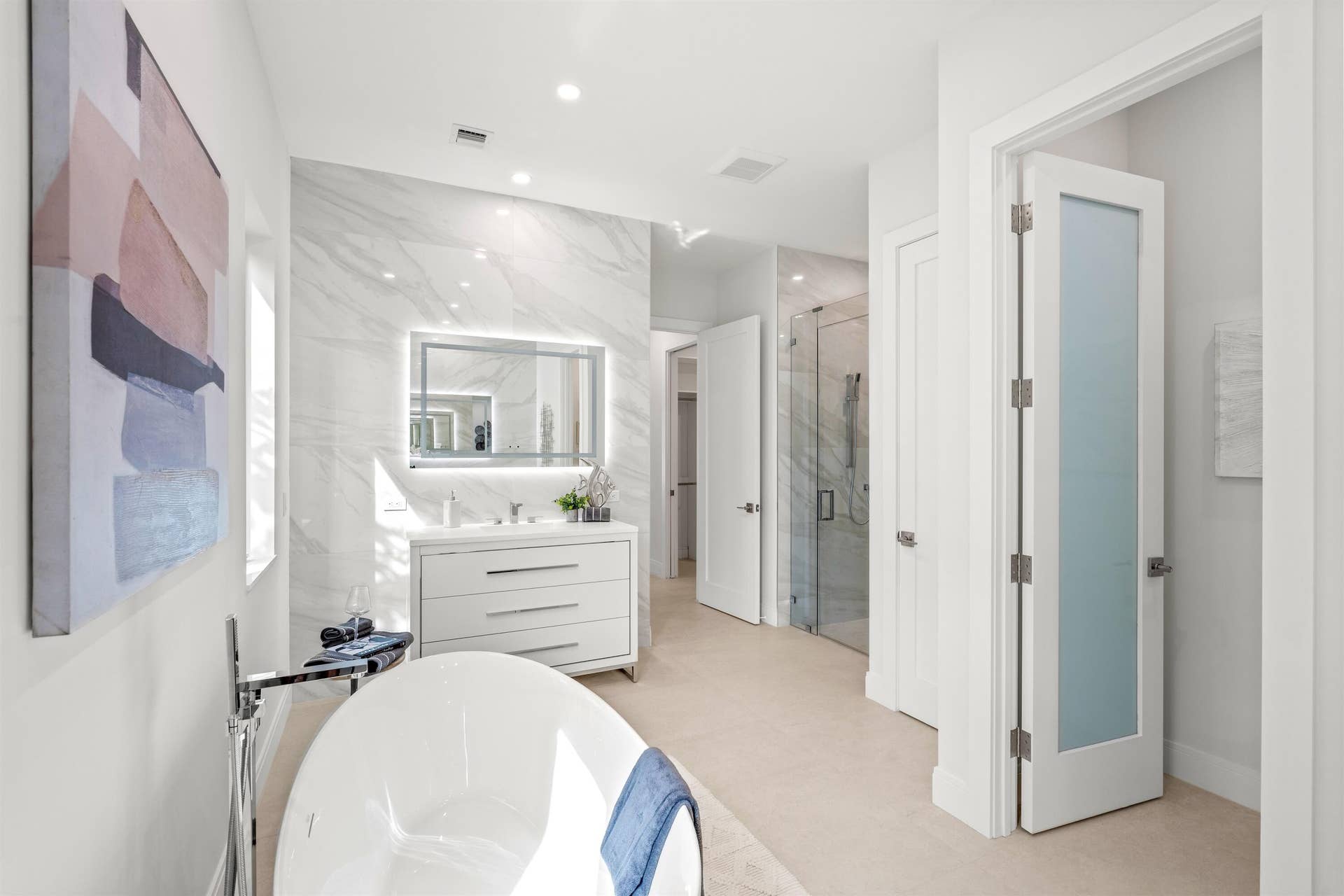417 Lake Drive, Delray Beach, FL 33444 PRIMARY_BATHROOM_LOOKING_IN_DT