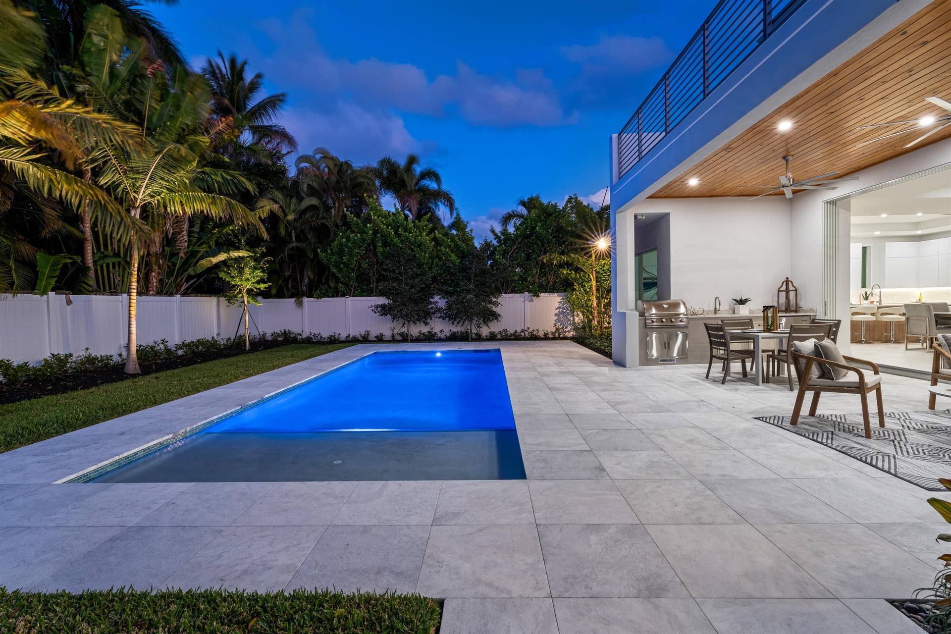 417 Lake Drive, Delray Beach, FL 33444 POOL_STRAIGHT_SUNSET_DT