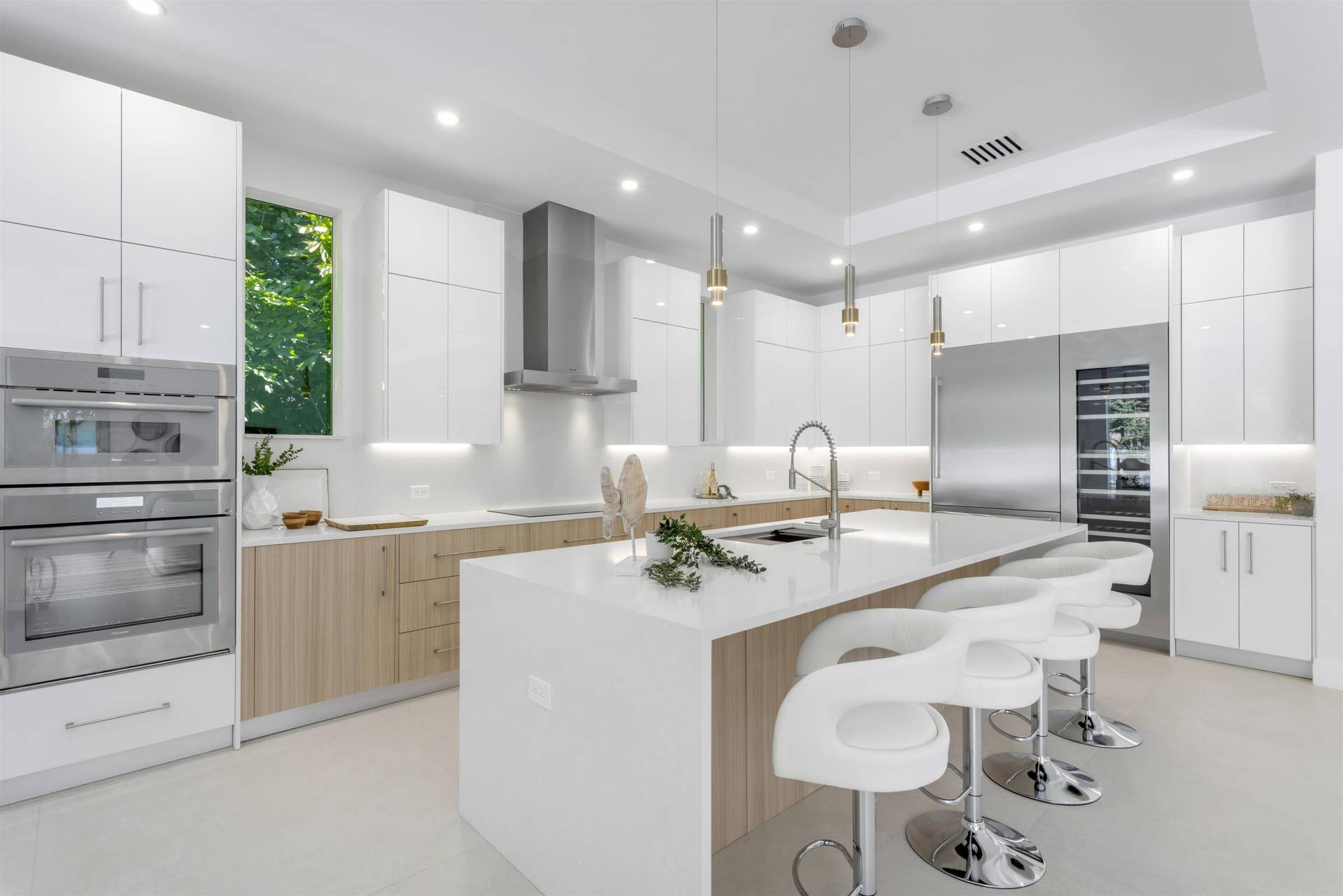 417 Lake Drive, Delray Beach, FL 33444 KITCHEN_ANGLE_LOOKING_IN_EB