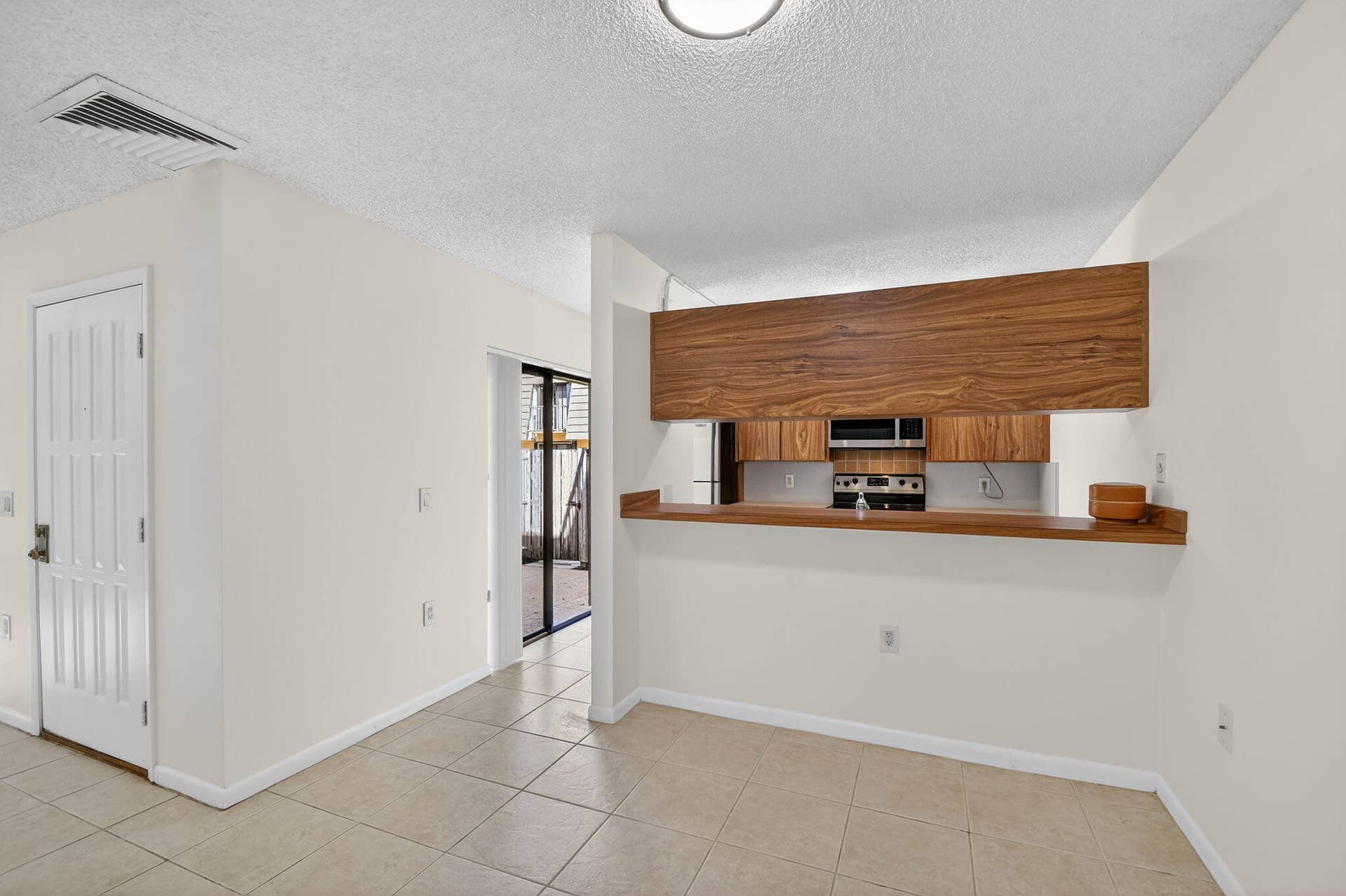 4210 42nd Way, West Palm Beach, FL 33407 Dining/Kitchen