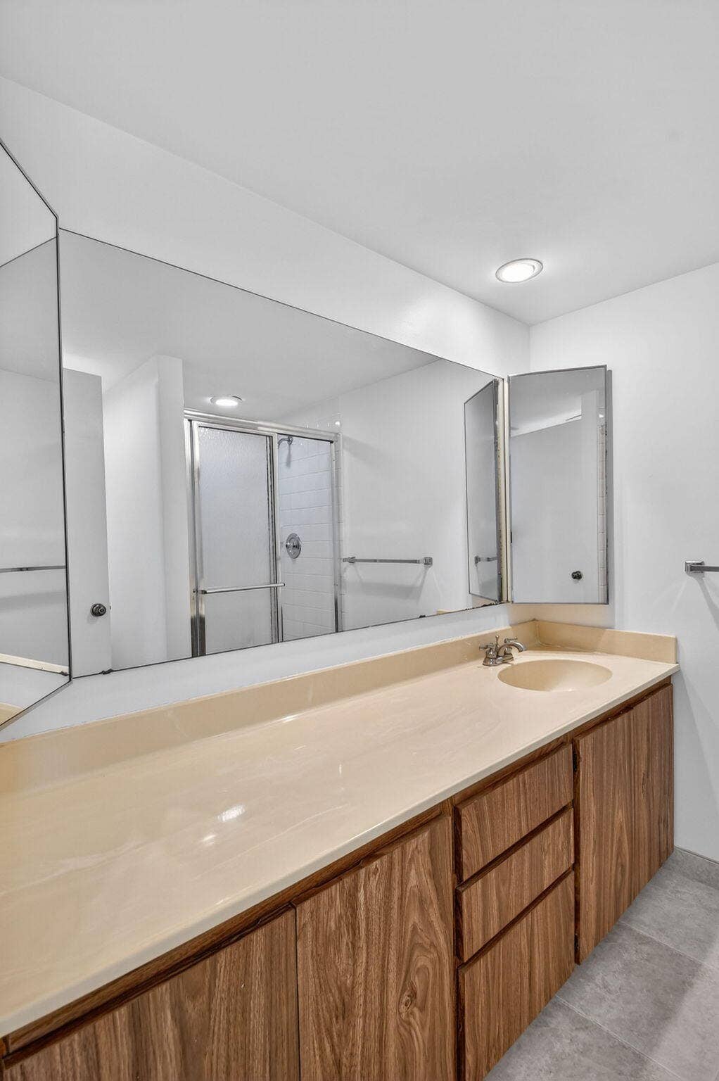 4210 42nd Way, West Palm Beach, FL 33407 Primary Bathroom