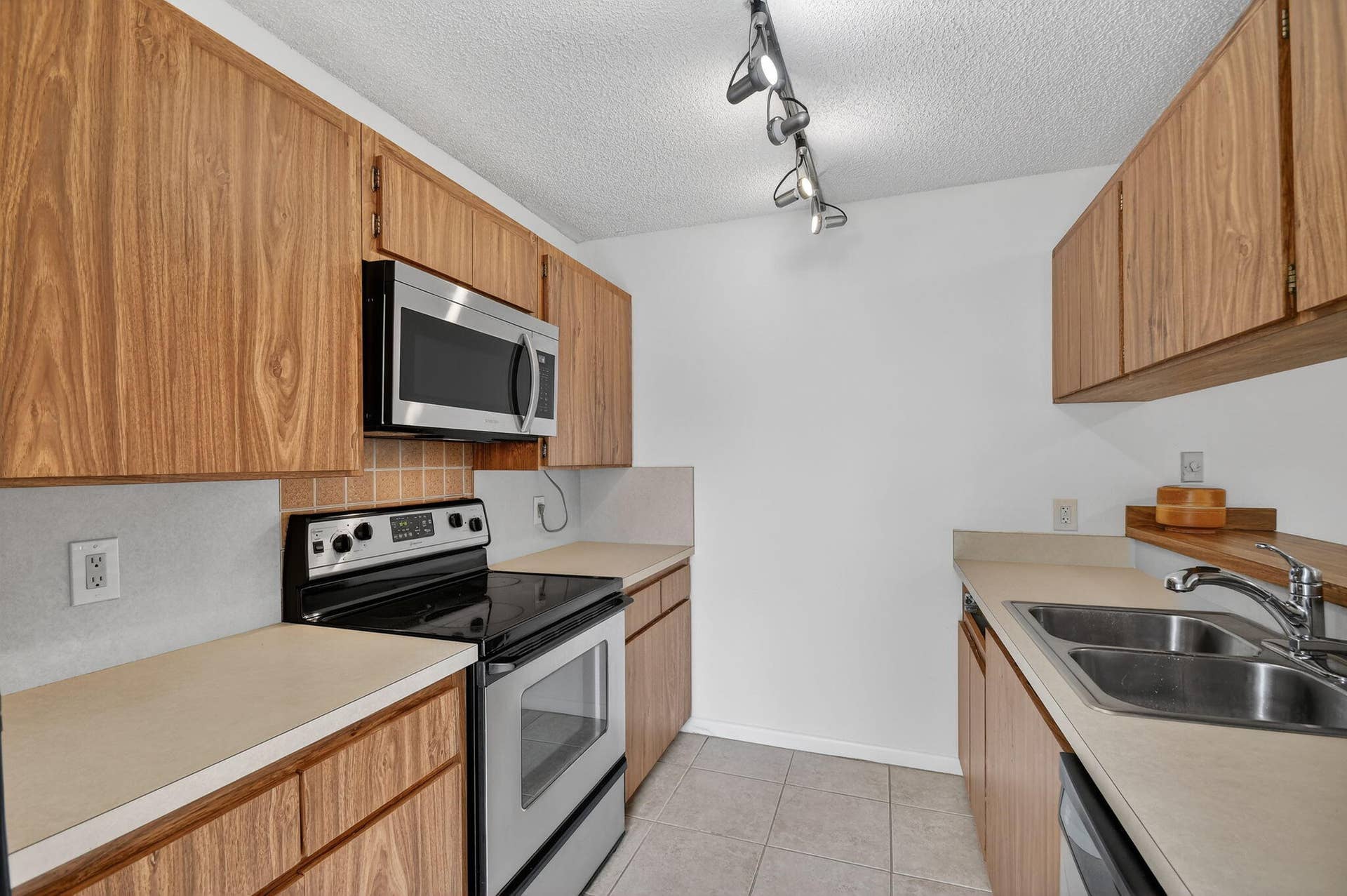4210 42nd Way, West Palm Beach, FL 33407 Kitchen