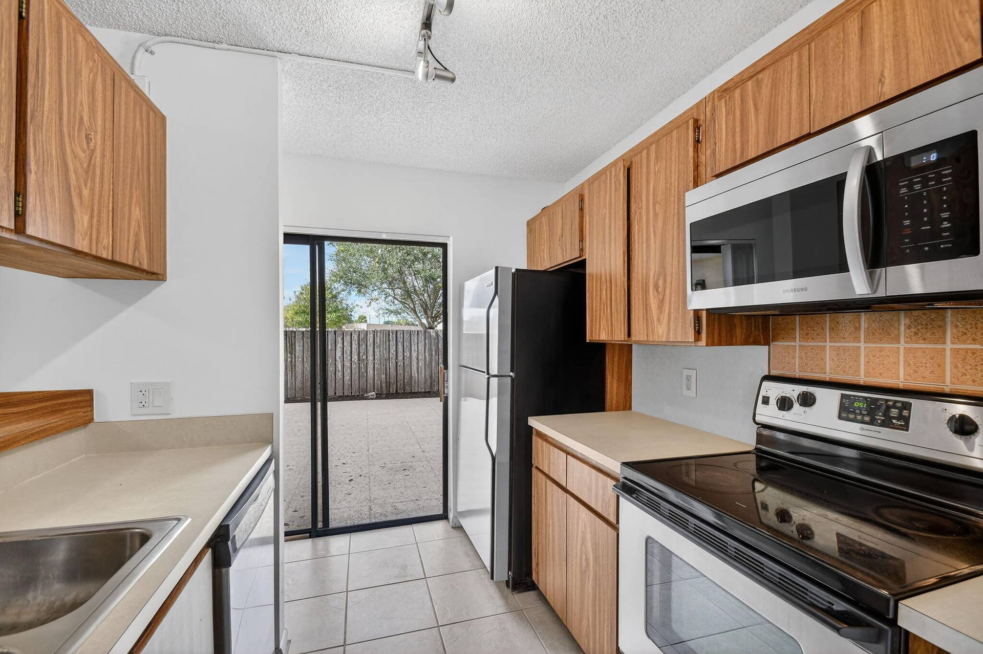 4210 42nd Way, West Palm Beach, FL 33407 Kitchen