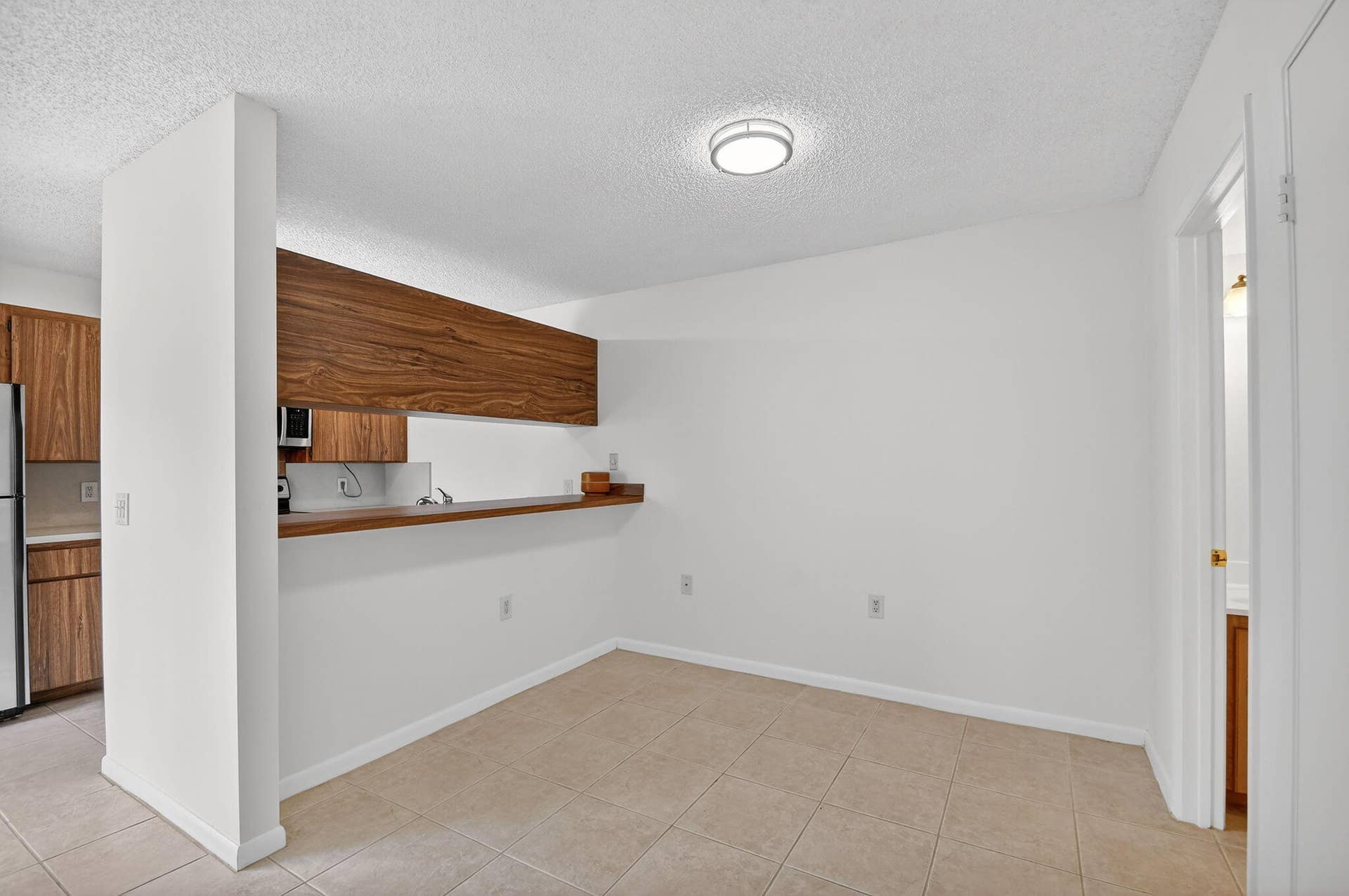 4210 42nd Way, West Palm Beach, FL 33407 Dining/Kitchen