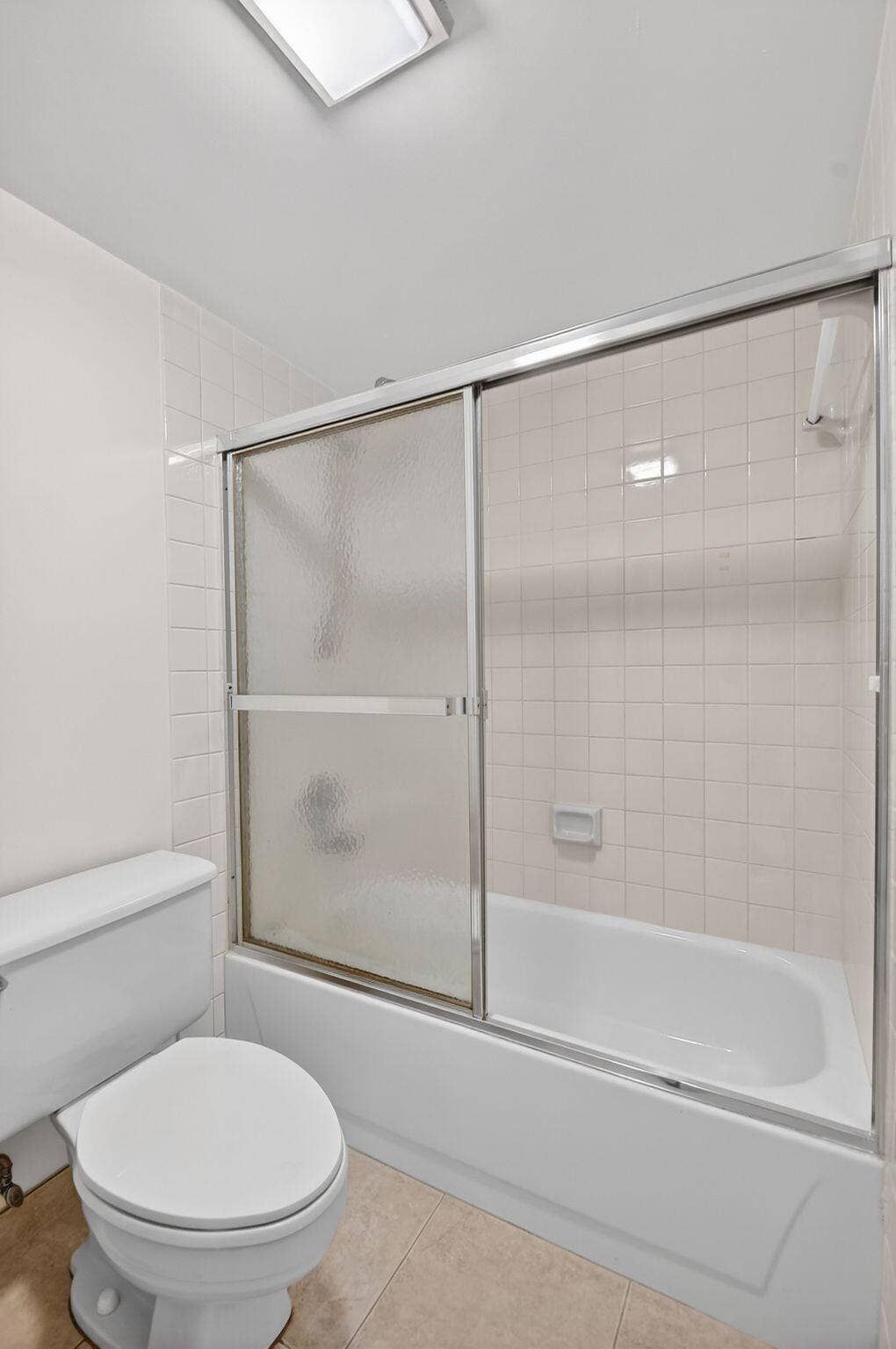 4210 42nd Way, West Palm Beach, FL 33407 Second full bathroom has shower/tub combo