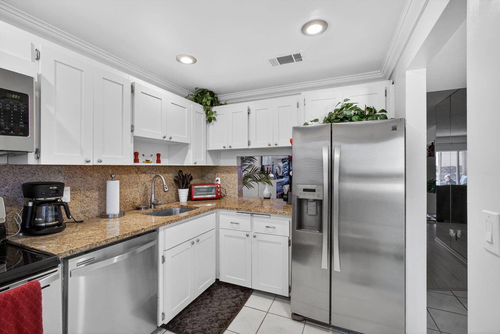 21 Yacht Club Drive, #505, North Palm Beach, FL 33408 Kitchen