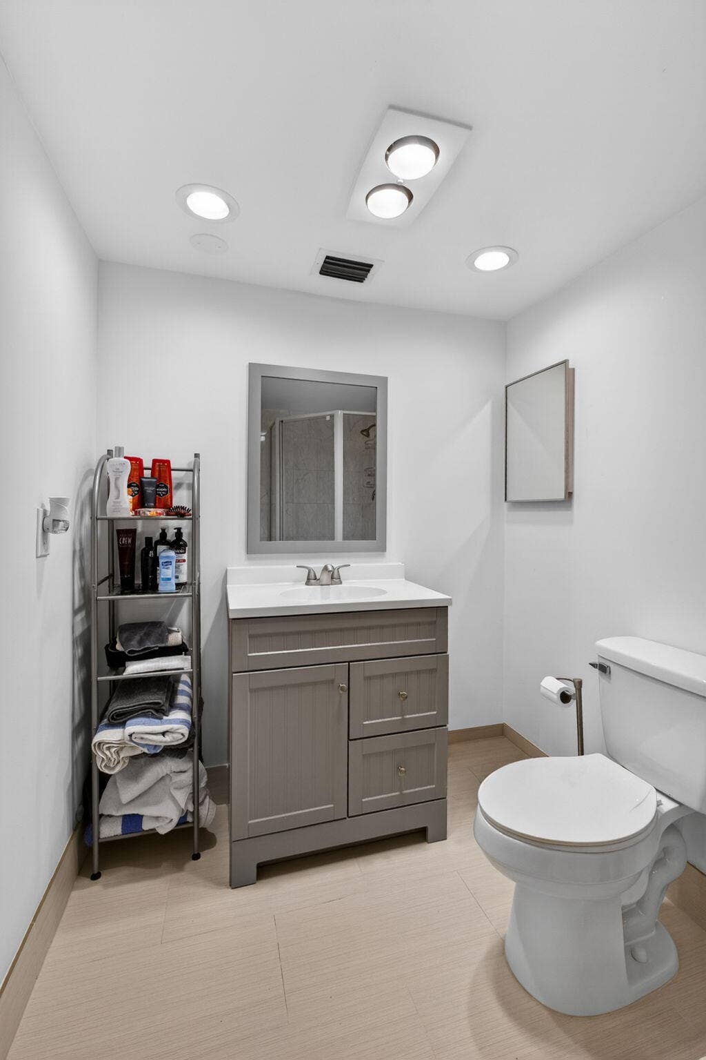 21 Yacht Club Drive, #505, North Palm Beach, FL 33408 Primary Bathroom