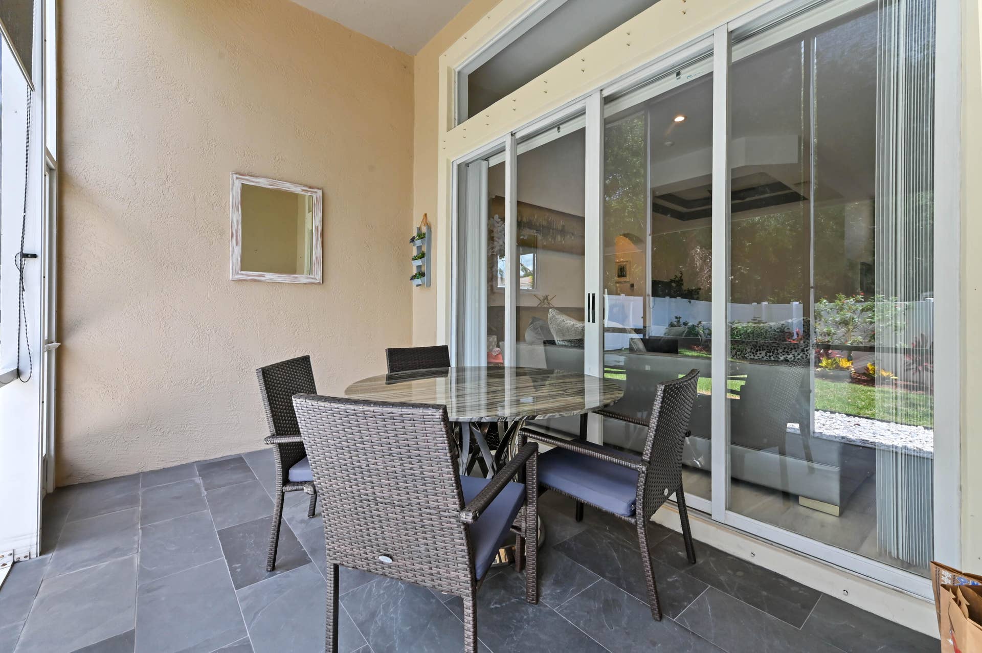 32 Patio 01