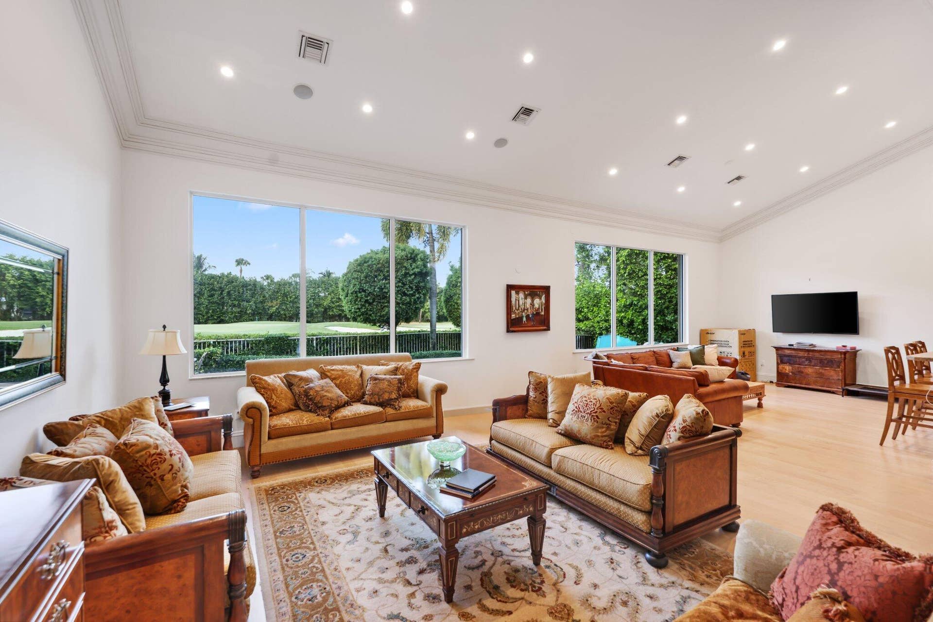 7355 Mandarin Drive, Boca Raton, FL 33433 Living Room with Golf Views