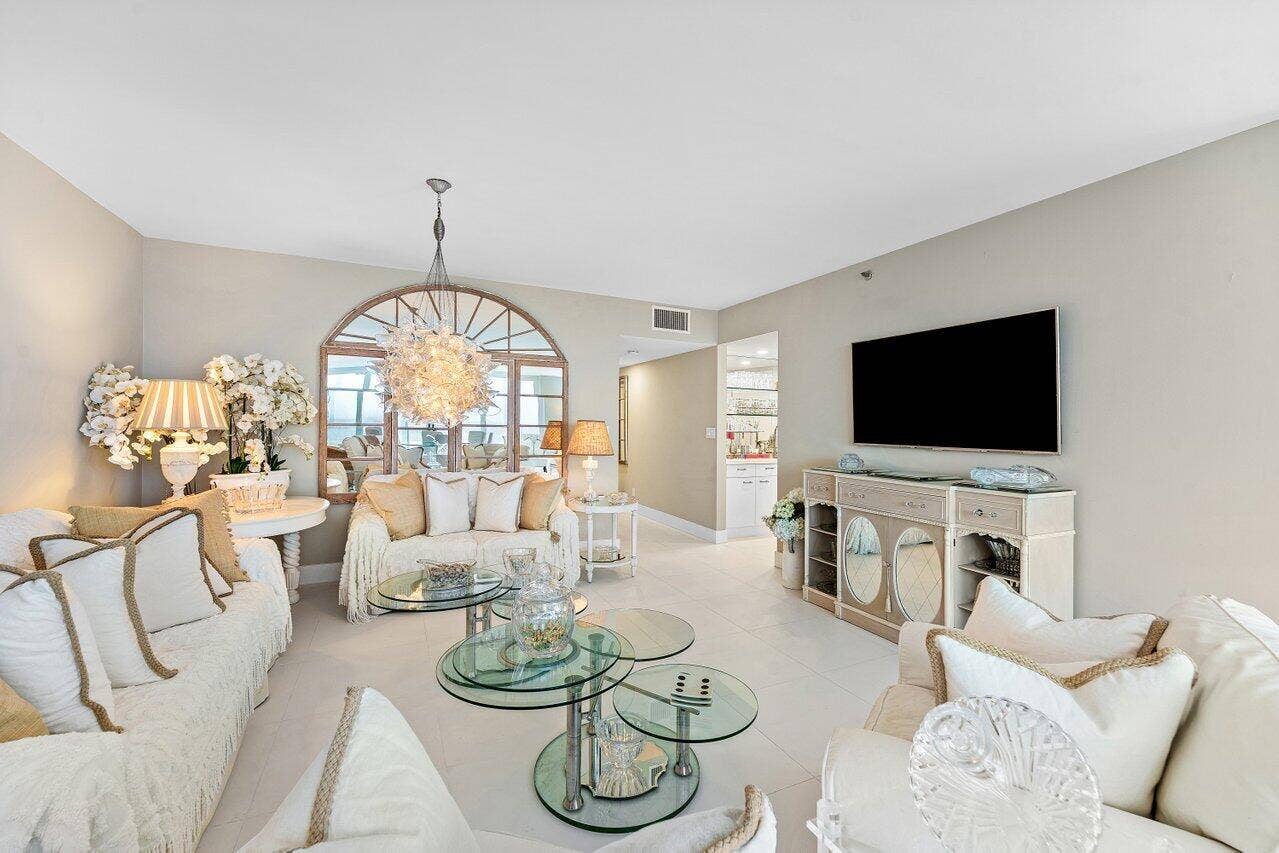 529 S Flagler Drive, #8g, West Palm Beach, FL 33401 Elegant, Renovated Residence