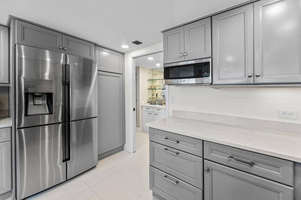 529 S Flagler Drive, #8g, West Palm Beach, FL 33401 Stainless Steel Appliances