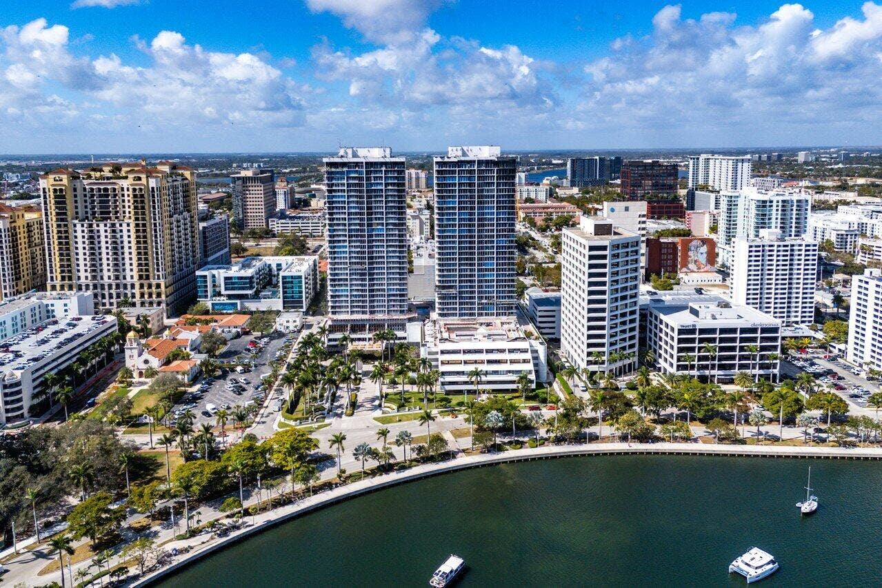529 S Flagler Drive, #8g, West Palm Beach, FL 33401 Centrally Located Full Service Luxury Concierge Building
