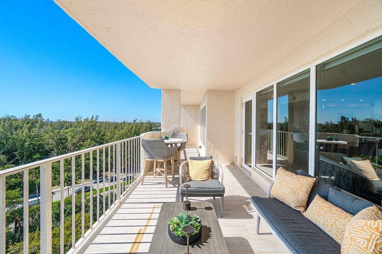 BALCONY