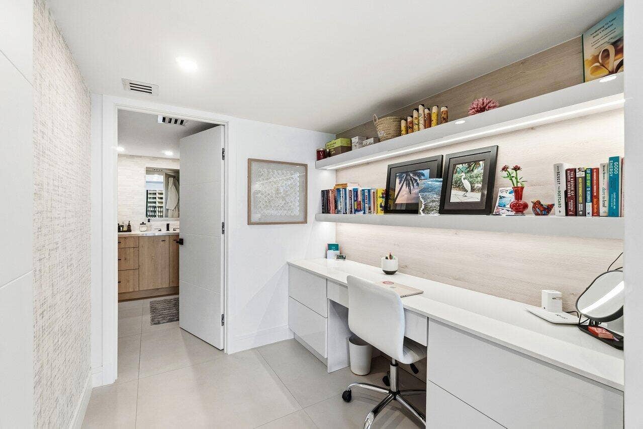 PRIVATE DESK AREA IN PRIMARY SUITE