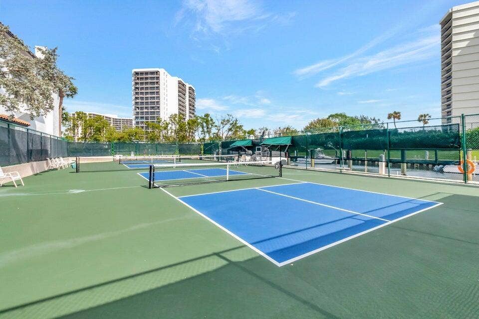 ACTIVE PICKLEBALL!