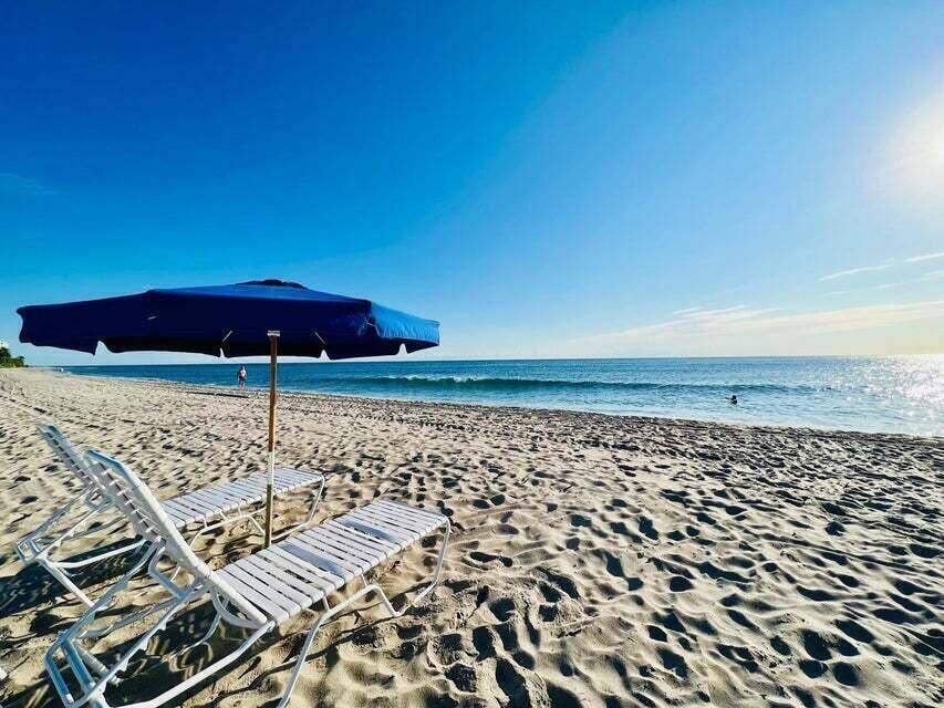 SEA RANCH BEACH LOUNGE & UMBRELLA