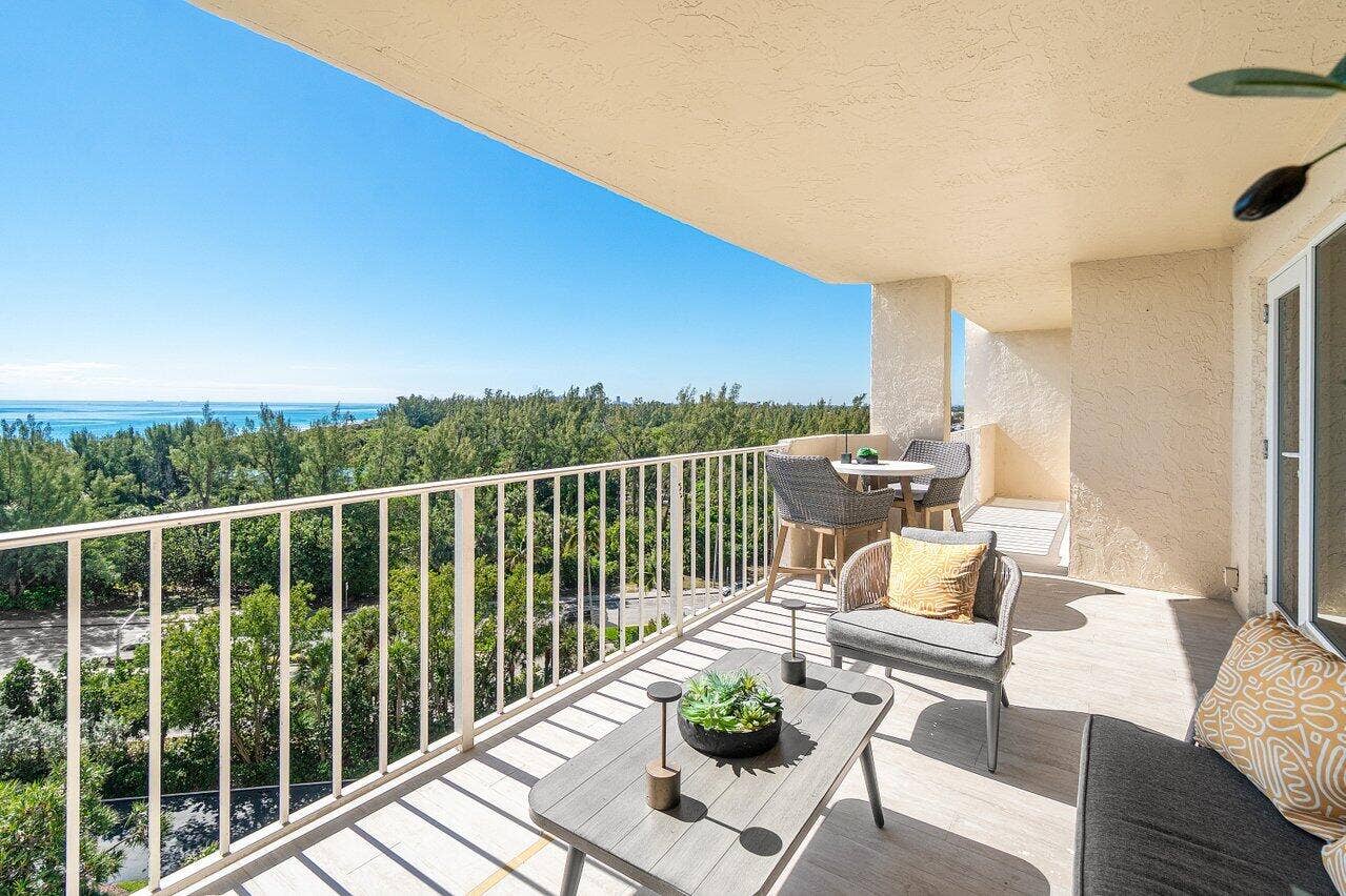 LARGE BALCONY
