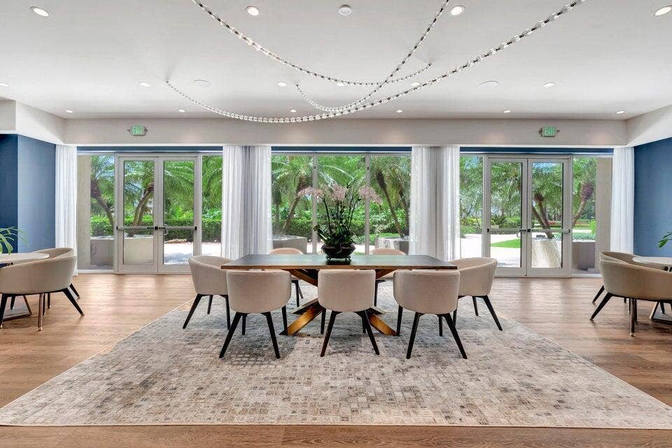 PARTY ROOM