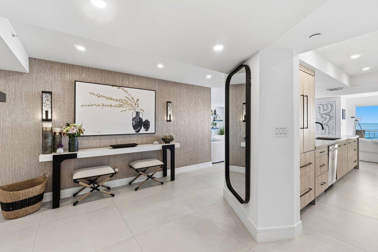 FOYER ENTRANCE