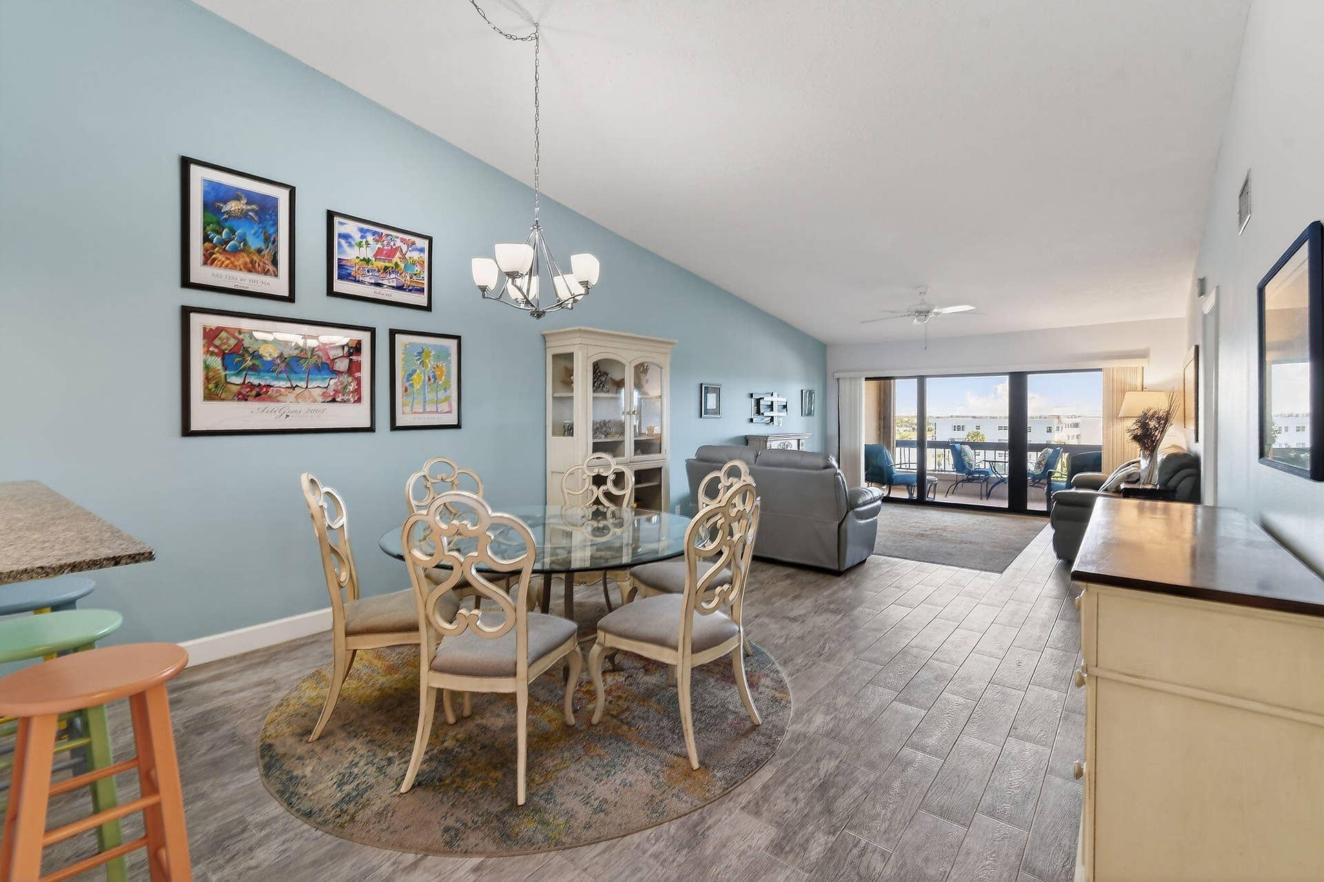 Top floor with Vaulted Ceilings in large living and dining area