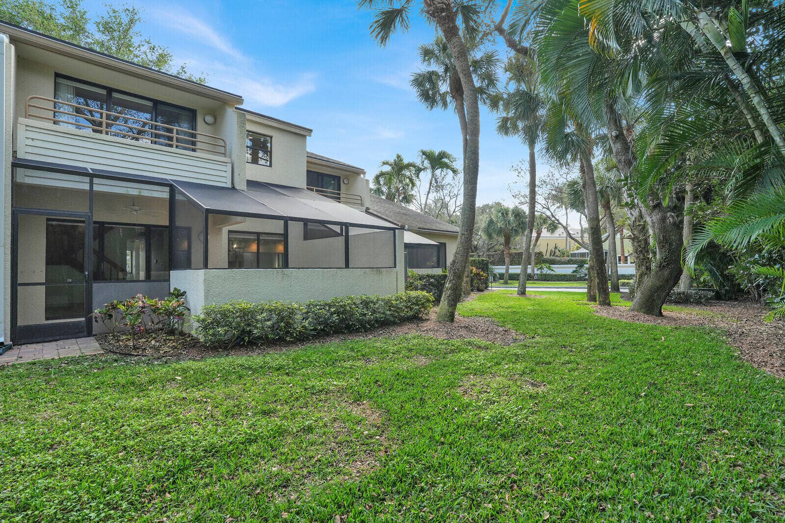 215 Oak Harbour Drive, Juno Beach, FL 33408 Exterior back of the townhouse