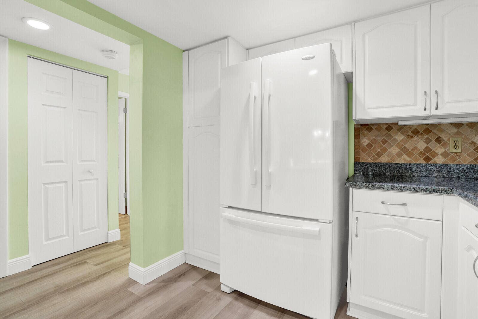 215 Oak Harbour Drive, Juno Beach, FL 33408 Kitchen