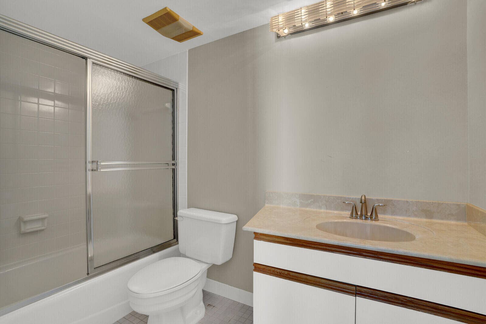 215 Oak Harbour Drive, Juno Beach, FL 33408 Guest Bath