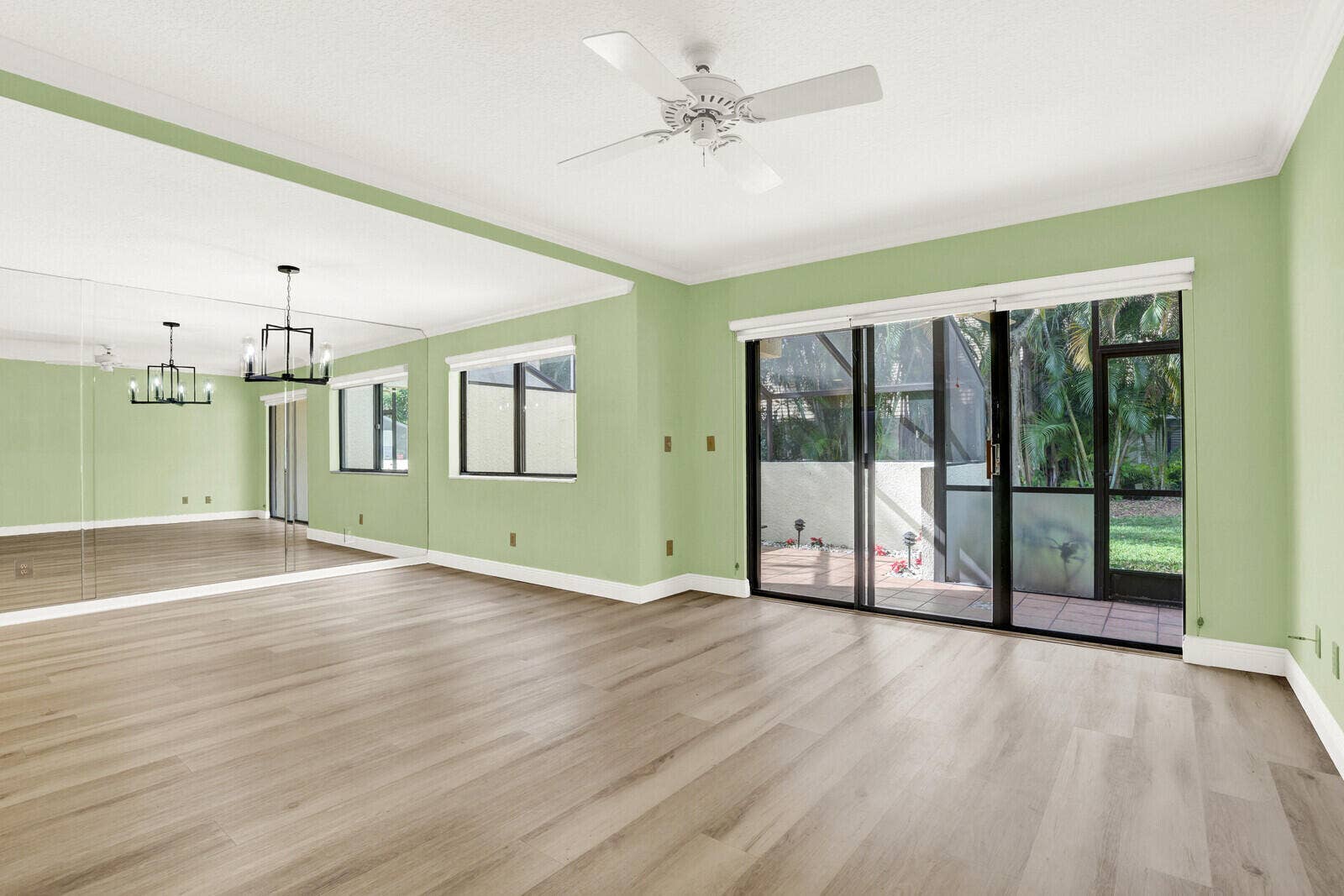 215 Oak Harbour Drive, Juno Beach, FL 33408 Living / Dining Room