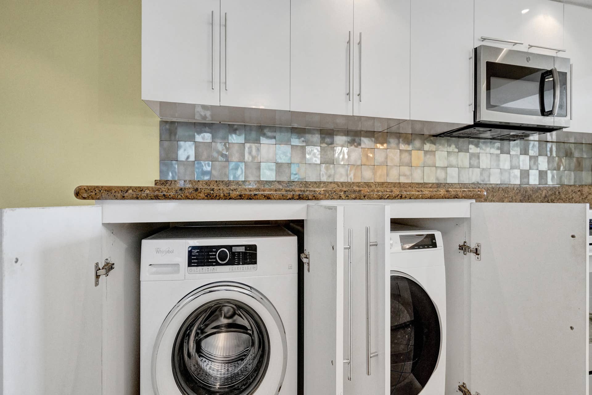 washer/dryer under kitchen countertop