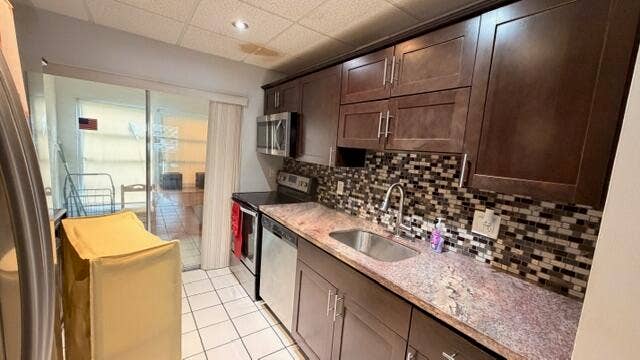 5 Abbey Lane, #104, Delray Beach, FL 33446 KITCHEN