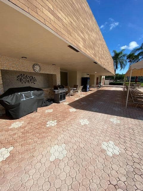 5 Abbey Lane, #104, Delray Beach, FL 33446 Bar B Que