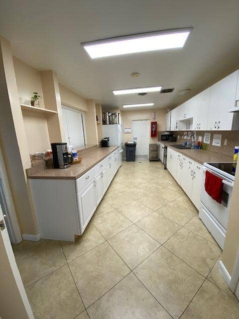 5 Abbey Lane, #104, Delray Beach, FL 33446 Club Kitchen