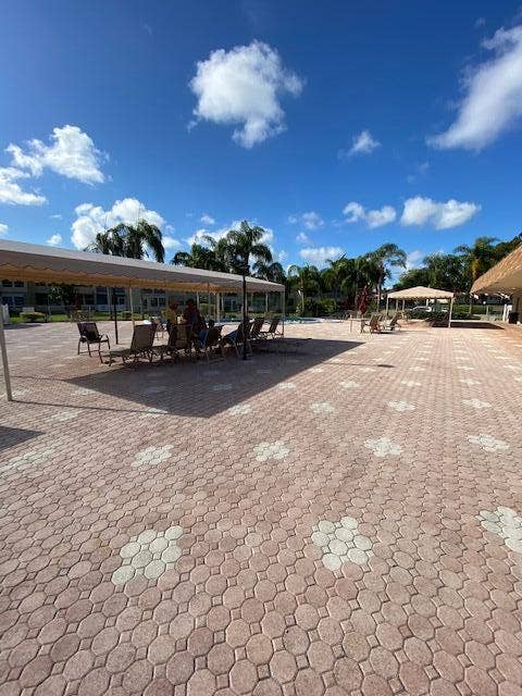 5 Abbey Lane, #104, Delray Beach, FL 33446 pool deck