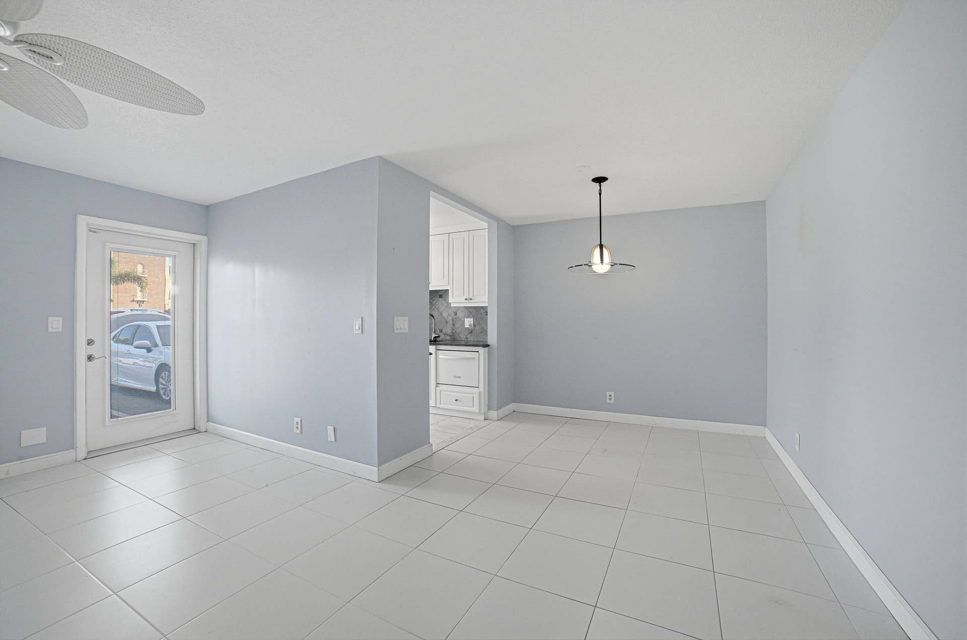 130 Doolen Court, #108, North Palm Beach, FL 33408 Living/Dining Area