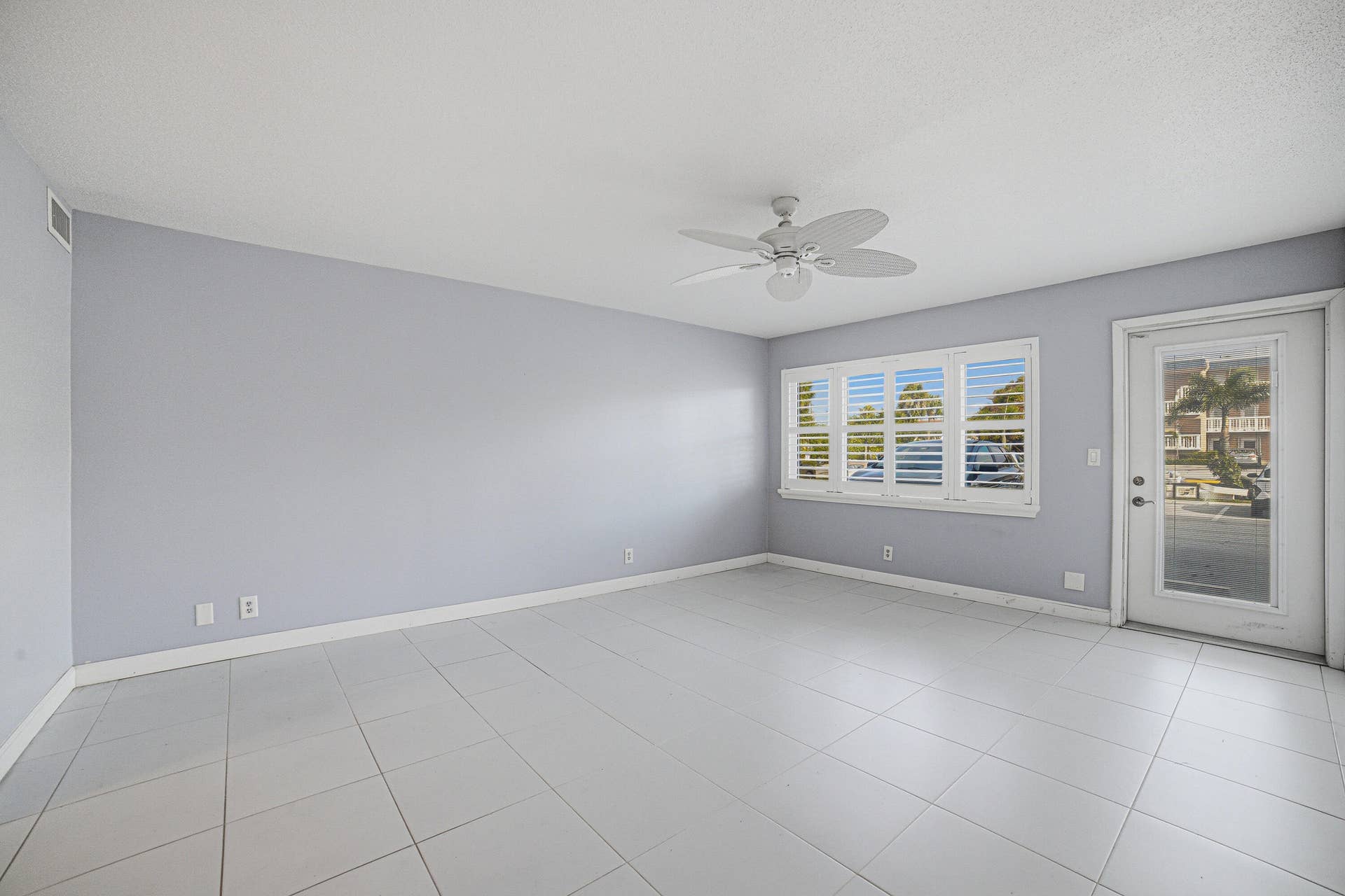 130 Doolen Court, #108, North Palm Beach, FL 33408 Living Room