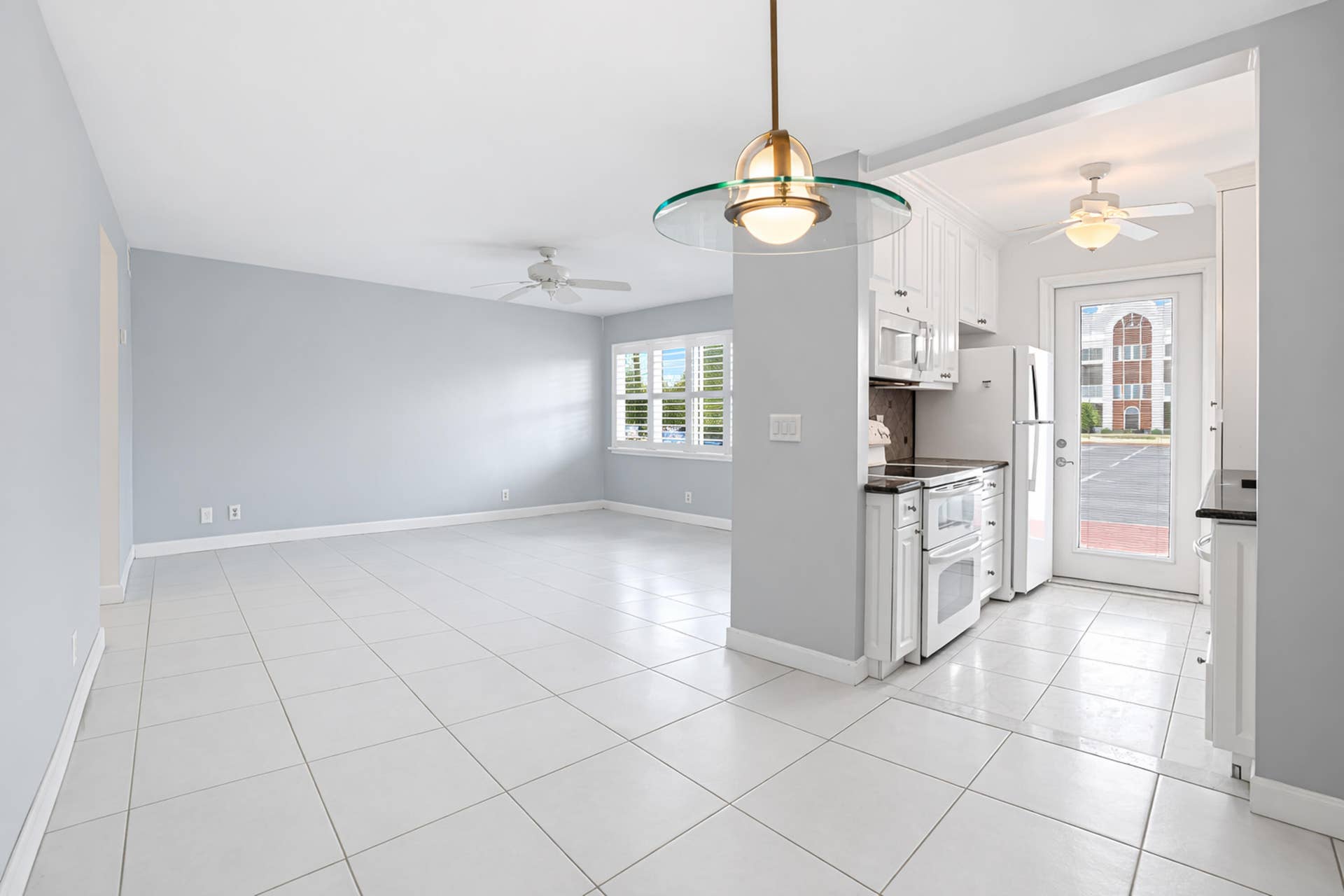 130 Doolen Court, #108, North Palm Beach, FL 33408 Kitchen/Dining Area