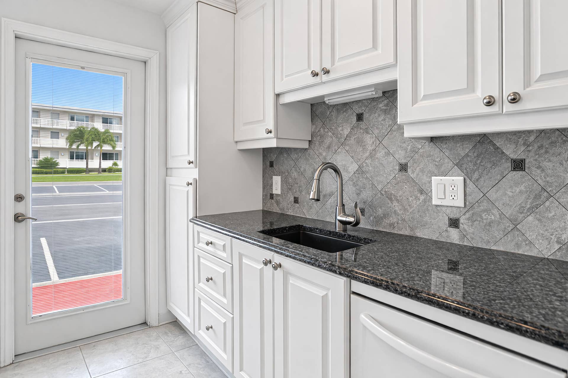 130 Doolen Court, #108, North Palm Beach, FL 33408 Kitchen