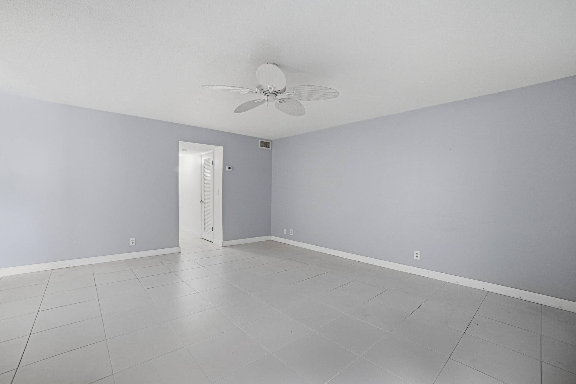 130 Doolen Court, #108, North Palm Beach, FL 33408 Living Room