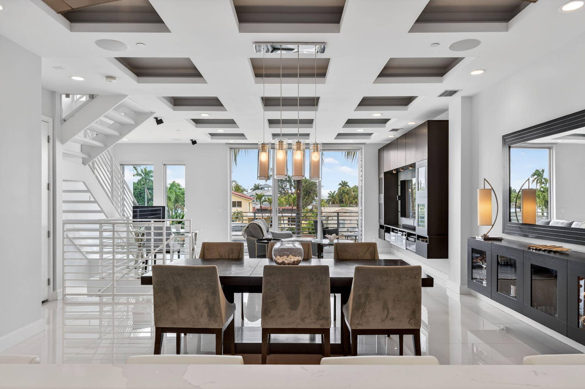 Living Area & Dining